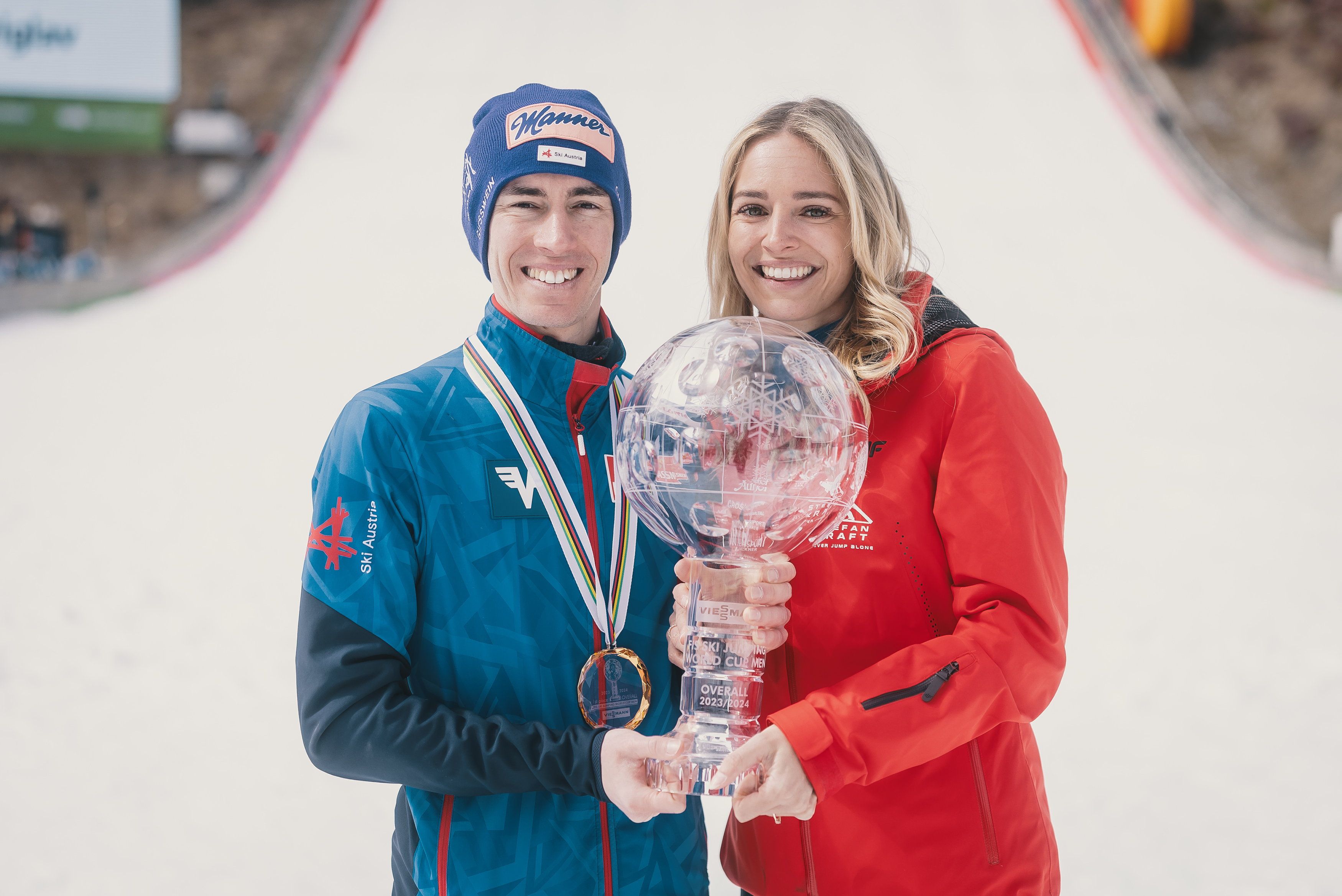 Stefan Kraft mit seiner Frau Marisa im Jahr 2024.