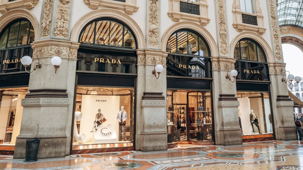 Heute.at - Prada schließt Übernahme von Versace erfolgreich ab