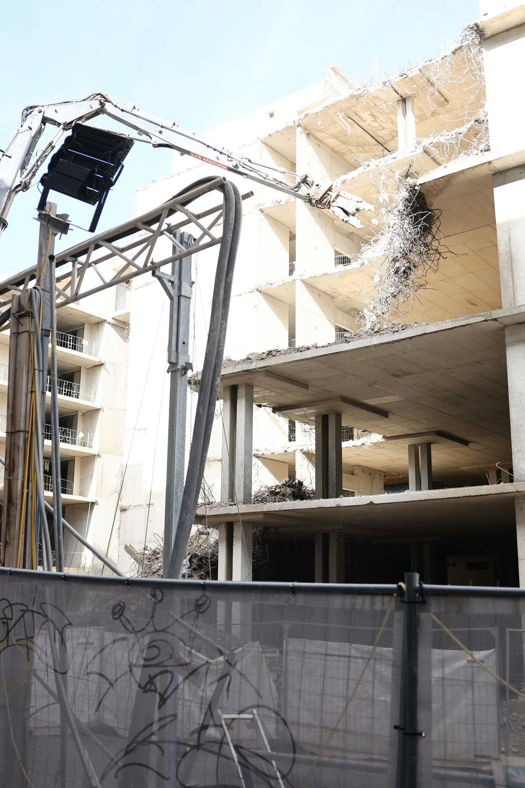 Das Gegenteil von nachhaltigem Bauen: Teilabriss von Renè Benkos Luxuskaufhaus Lamarr in der Wiener Mariahilfer Straße