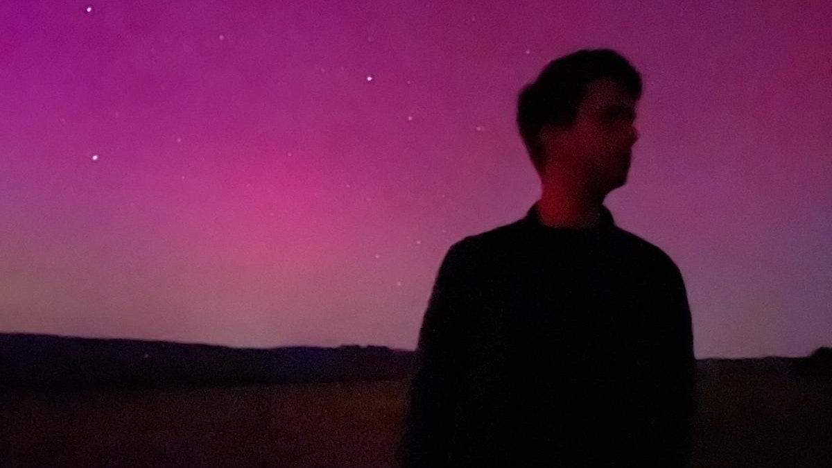 Bernhard Zimmerl vor den Polarlichtern über Waidhofen in NÖ