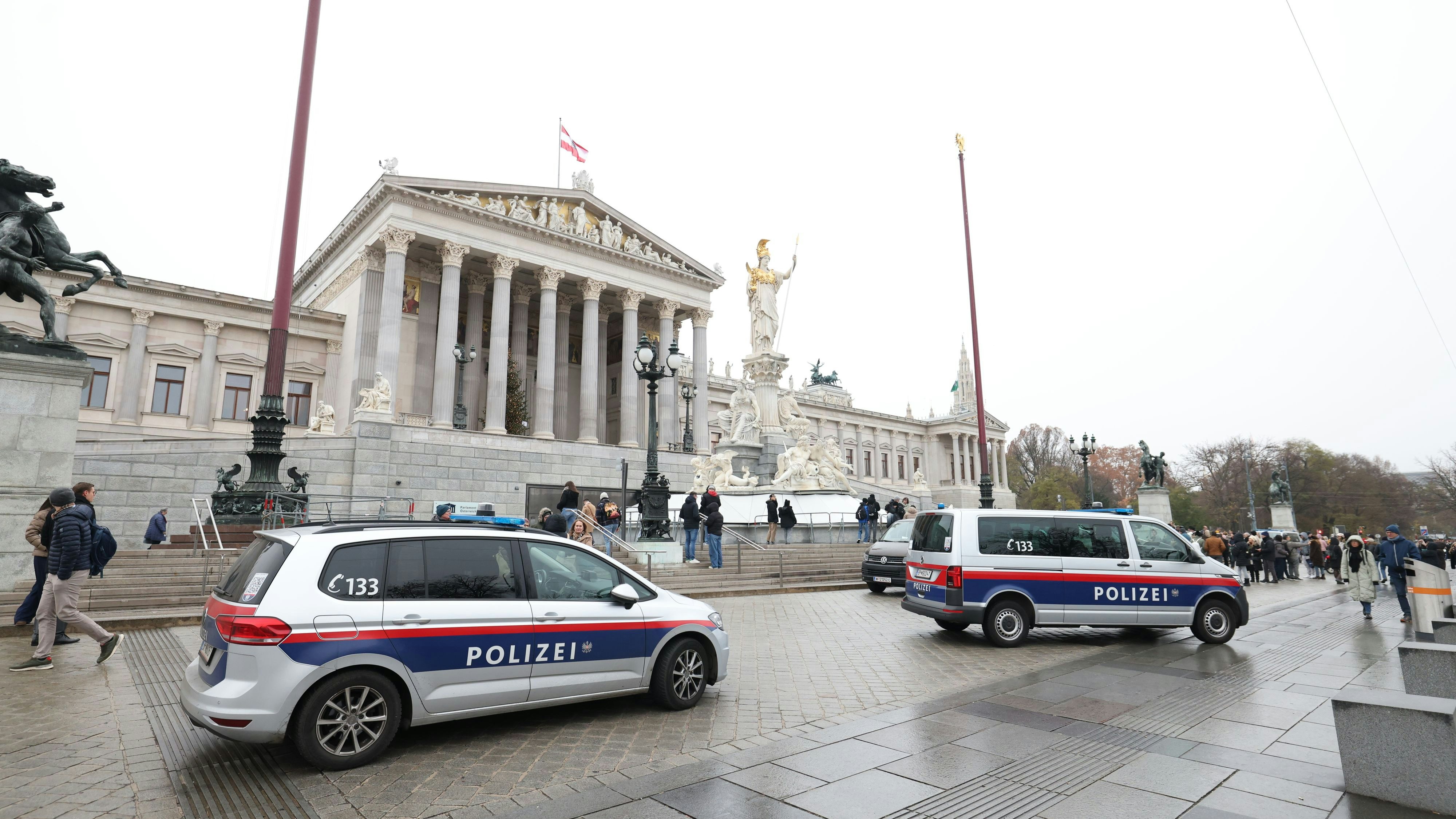 Heute.at - Großeinsatz in Wien! Bombendrohung im Parlament