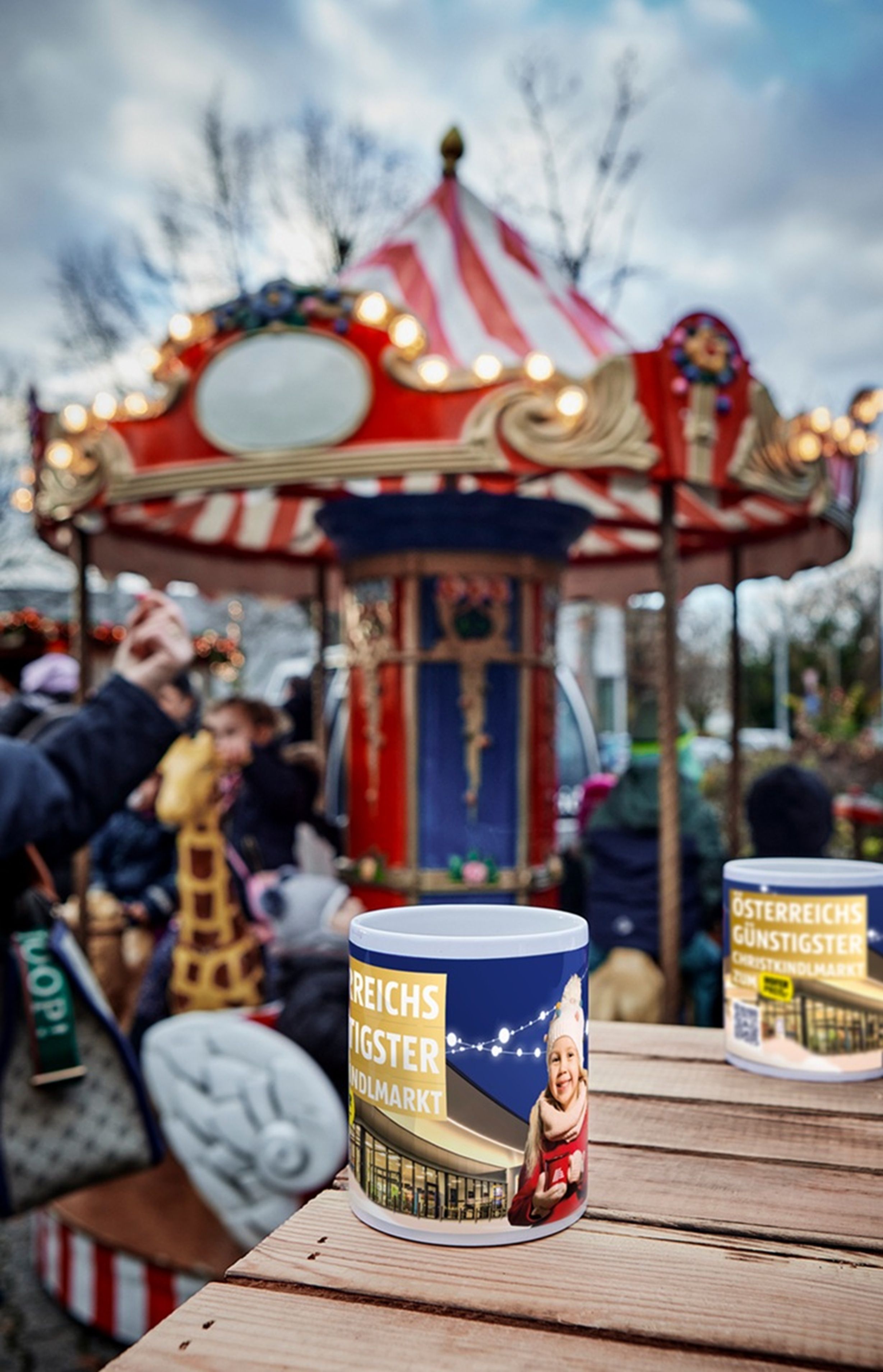 Heute.at - Hofer eröffnet günstigsten Christkindlmarkt Österreichs