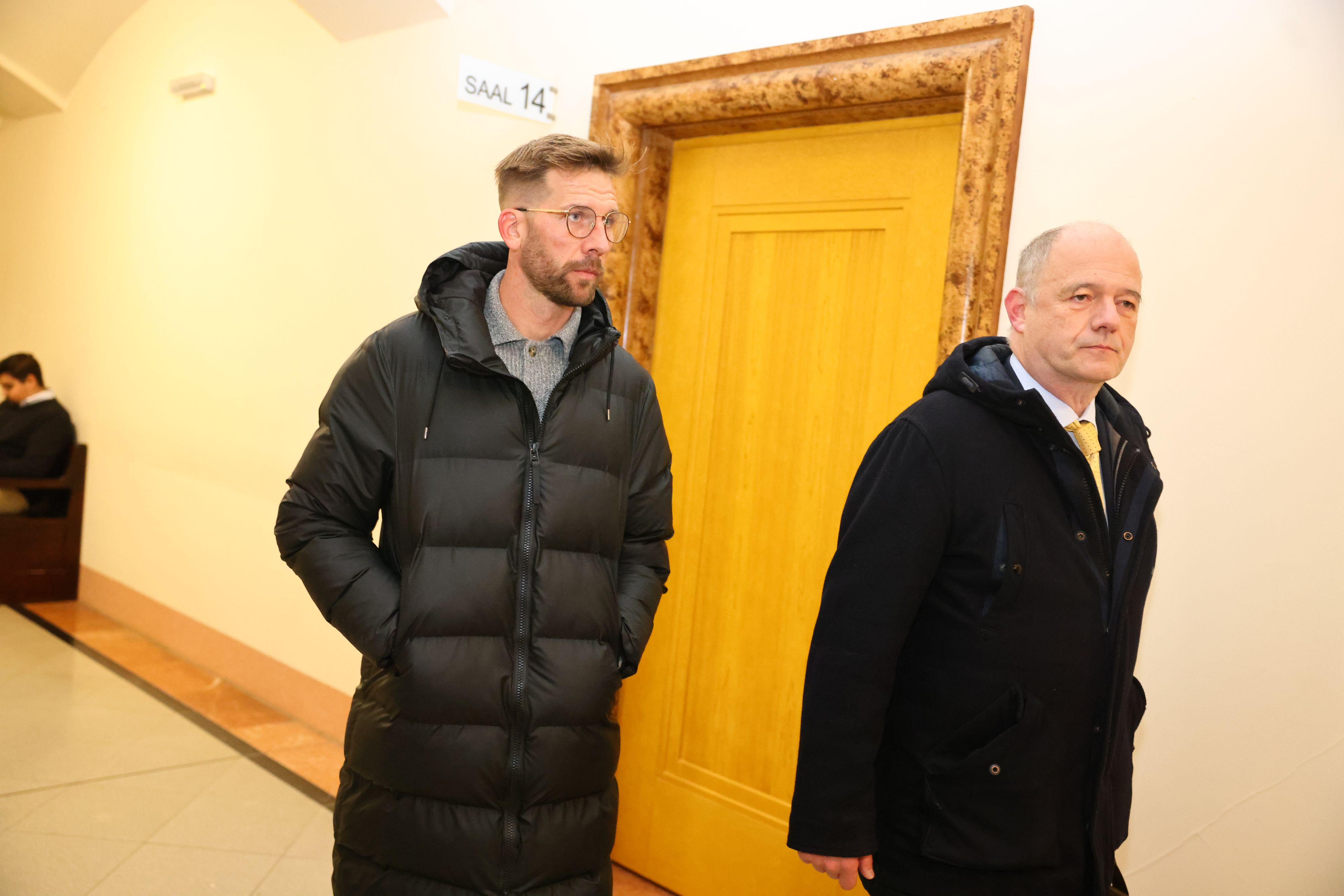 Ex-Rapid-Star Guido Burgstaller mit seinem Anwalt Nikolaus Rosenauer. 