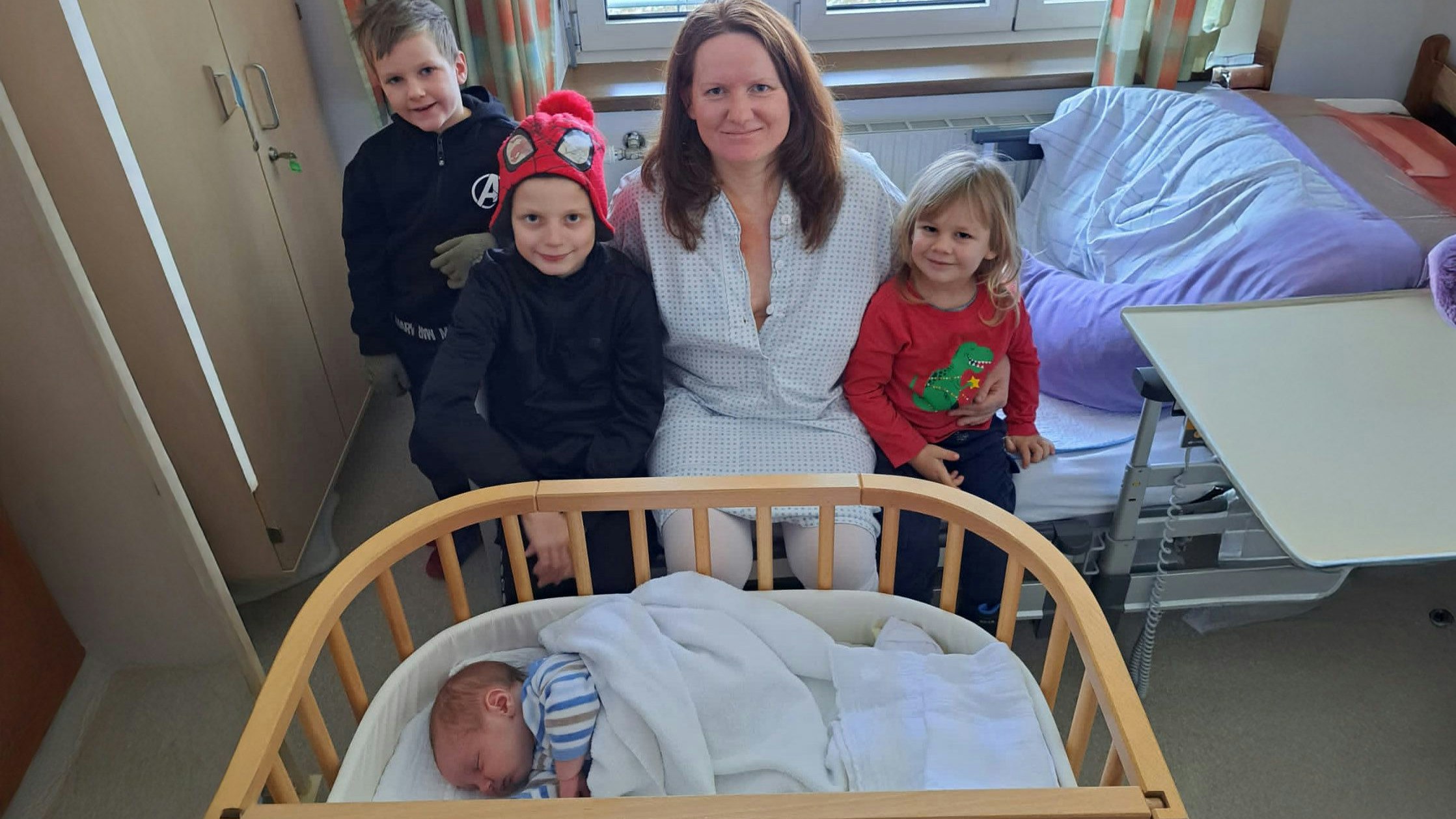 Beata mit ihren vier Buben