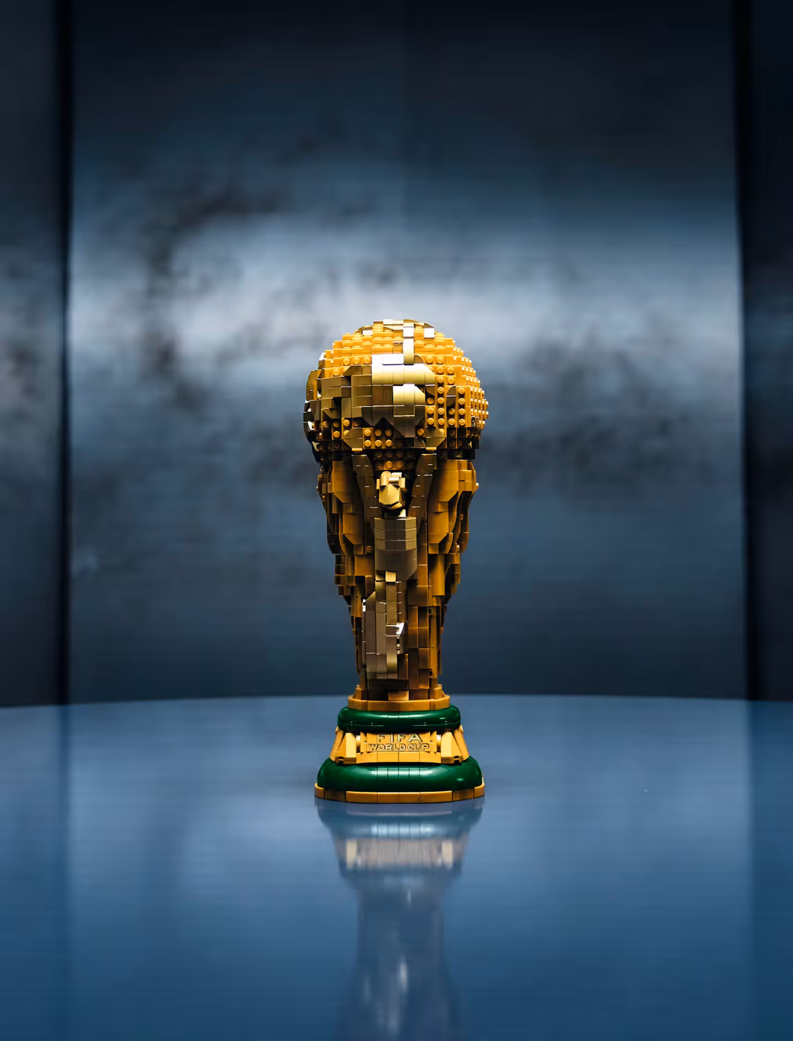 Heute.at - Lego plant WM-Trophäe aus 2.842 Steinen