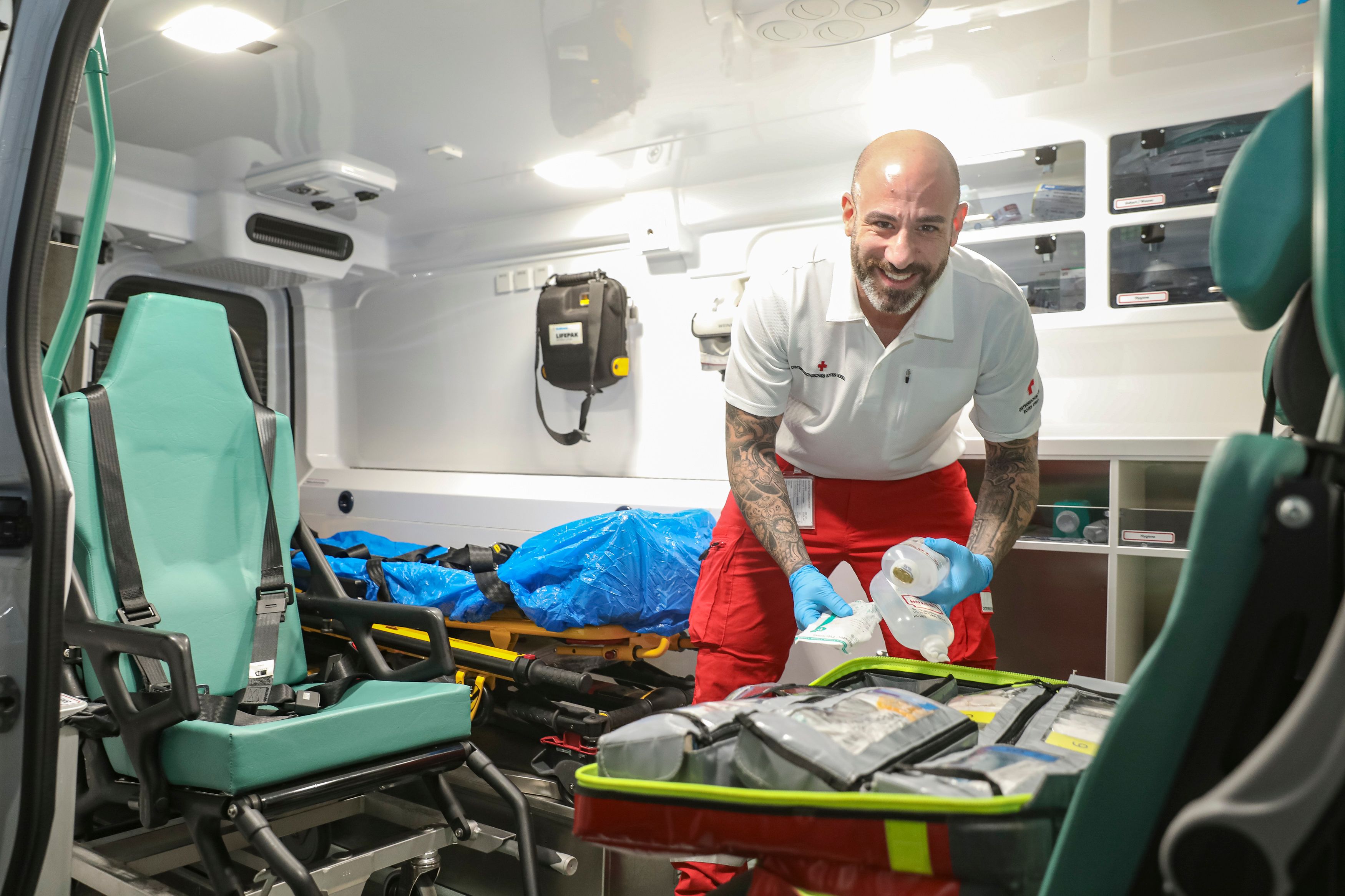 Adam G. arbeitet seit zwei Jahren als Rettungssanitäter beim Roten Kreuz.