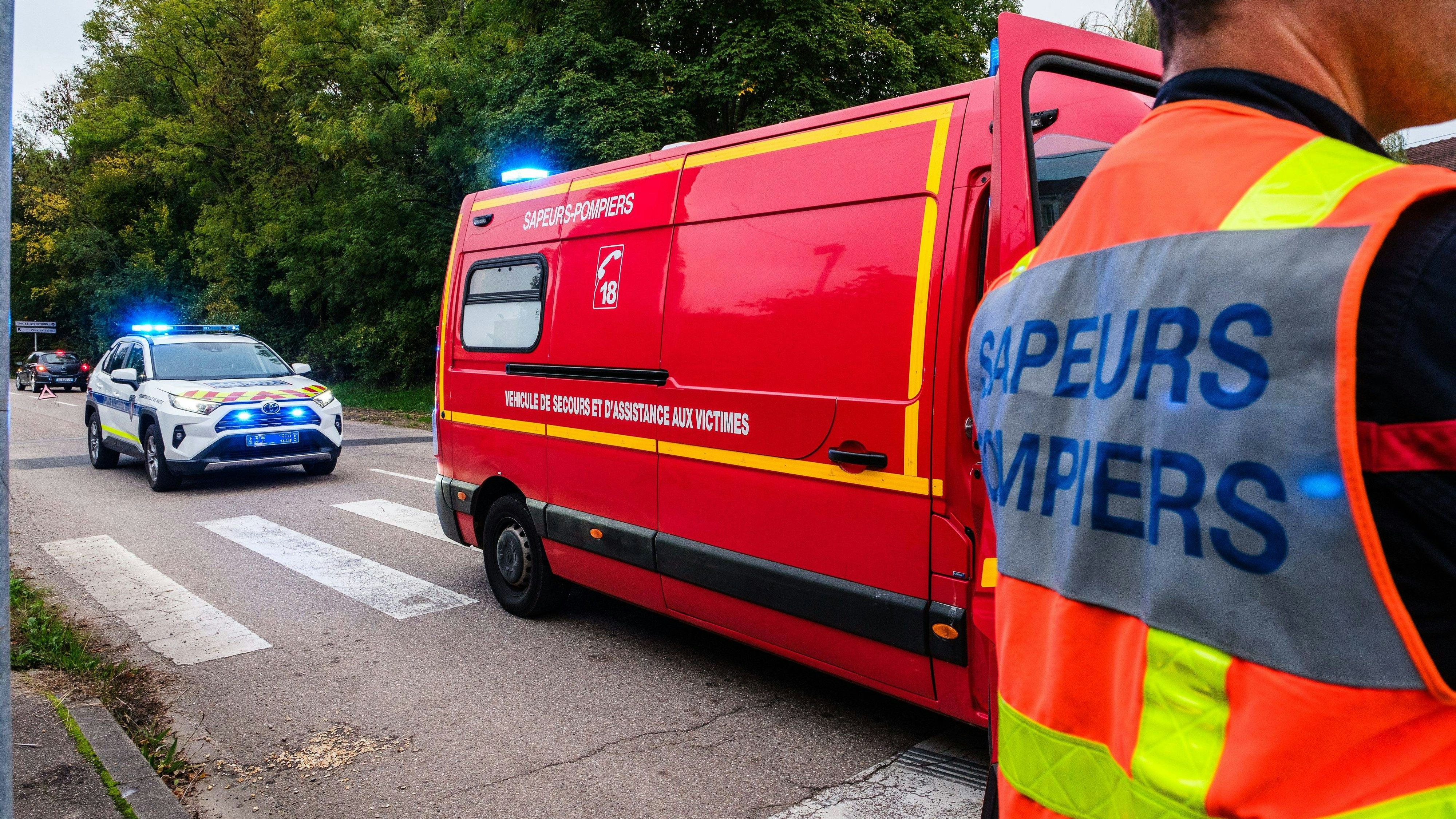 Heute.at - Auto landet kopfüber im Pool – Drei Jugendliche tot