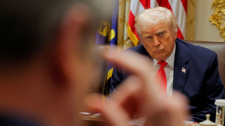 Donald Trump und sein Umfeld glauben, dass Europa den Westen verraten habe. Deshalb unterstützen die USA immer offener rechte Parteien in England, Frankreich oder Deutschland. Wie die Amerikaner wirklich über uns denken und warum das gefährlich ist.