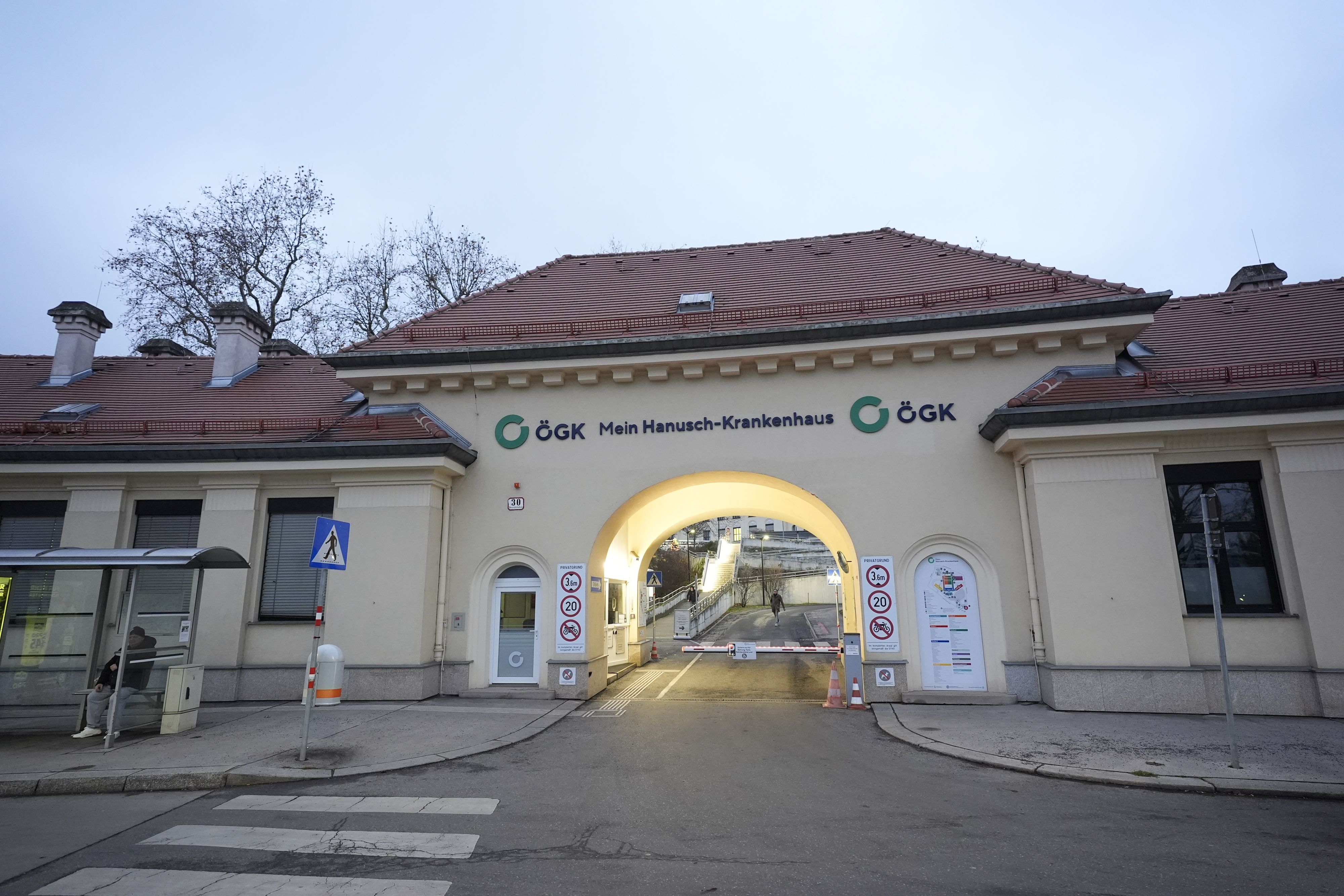 Heute.at - Säure-Attacke auf Arzt – weil Frau Behandlung missfiel!