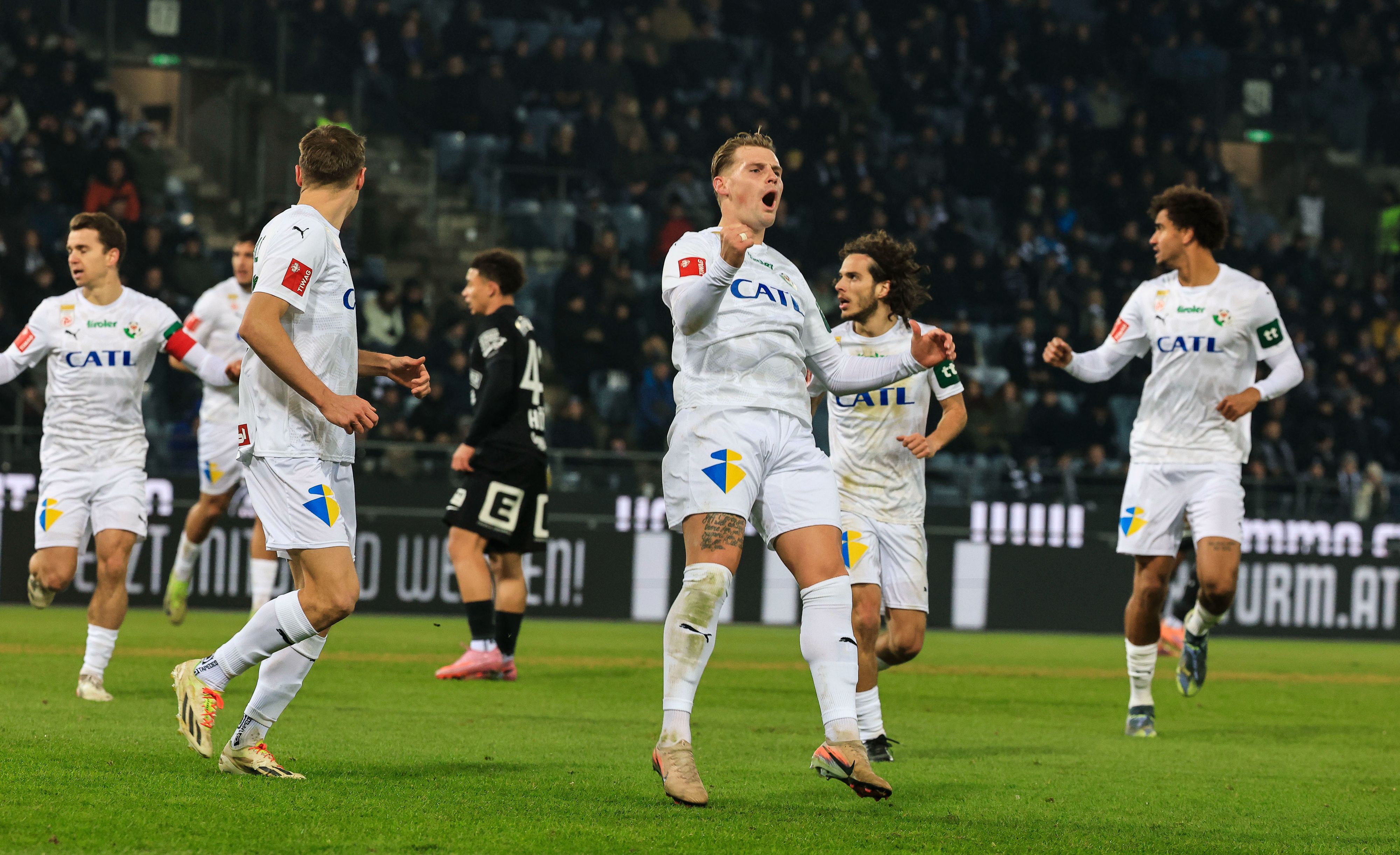 Baden Frederiksen schießt Sturm mit einem Doppelpack ab.