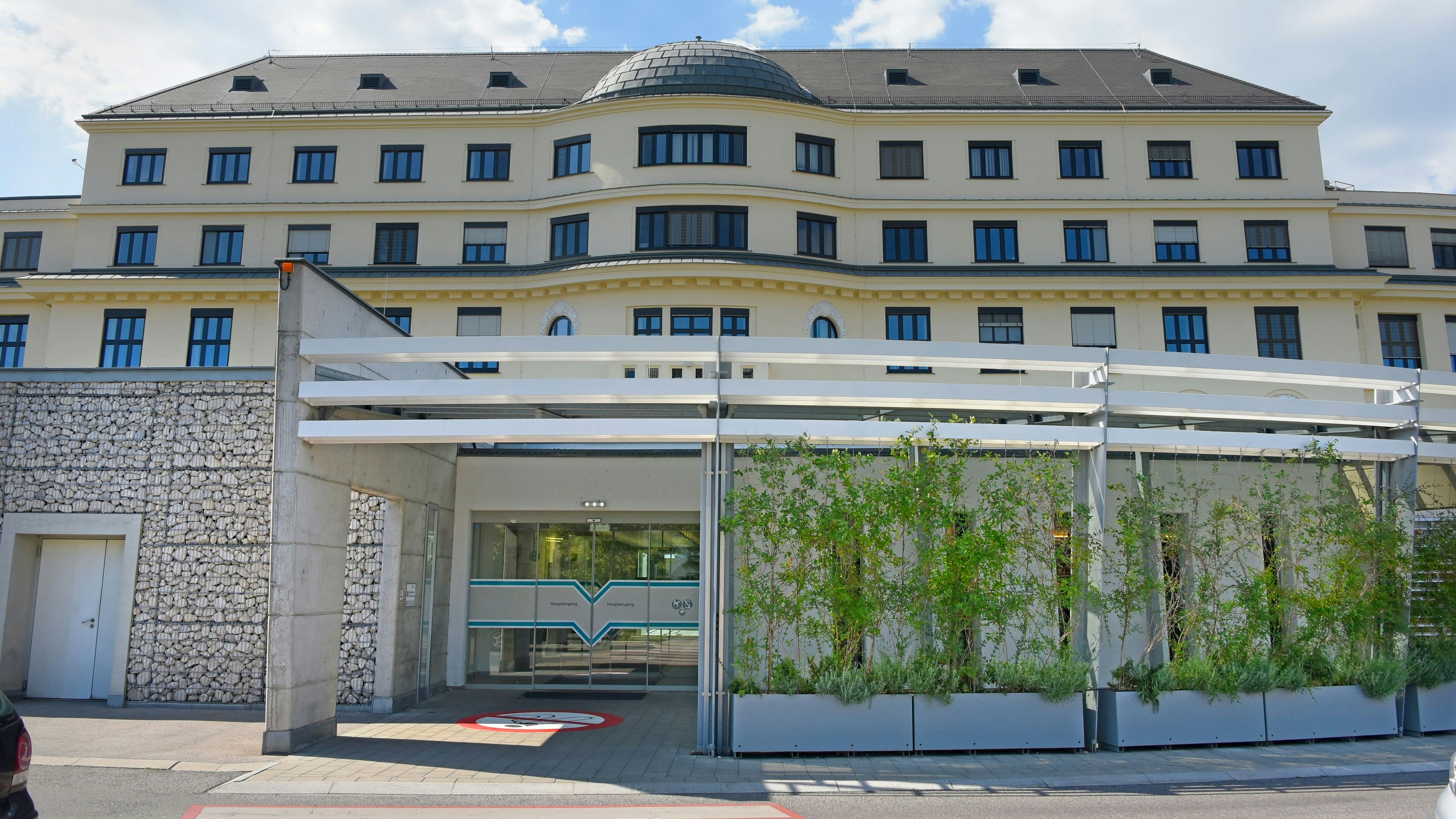 Heute.at - Arzt mit Säure übergossen! Ambulanzen müssen zusperren