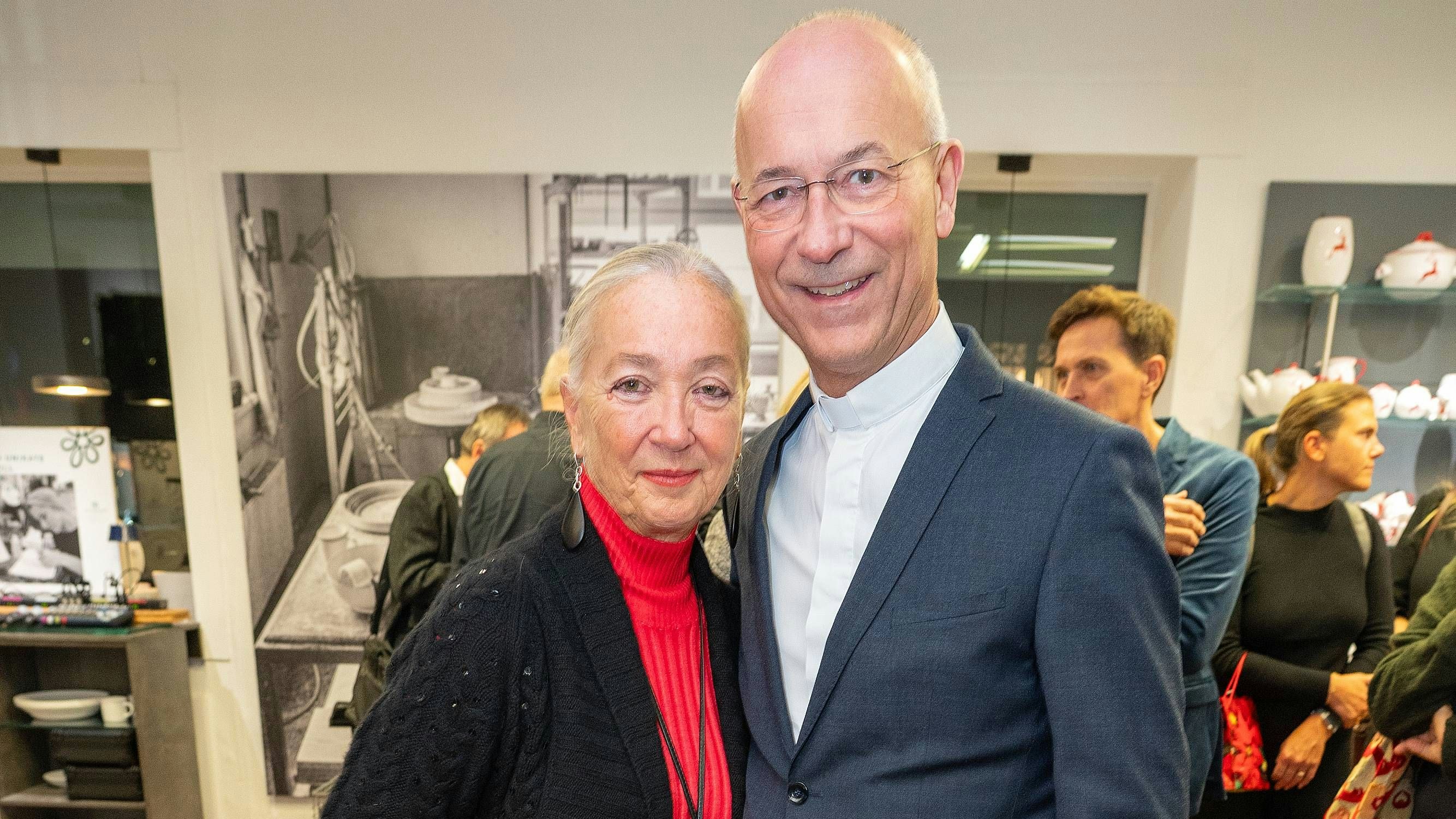 Heute.at - Dompfarrer Faber feiert Weihnachten im Kindergarten