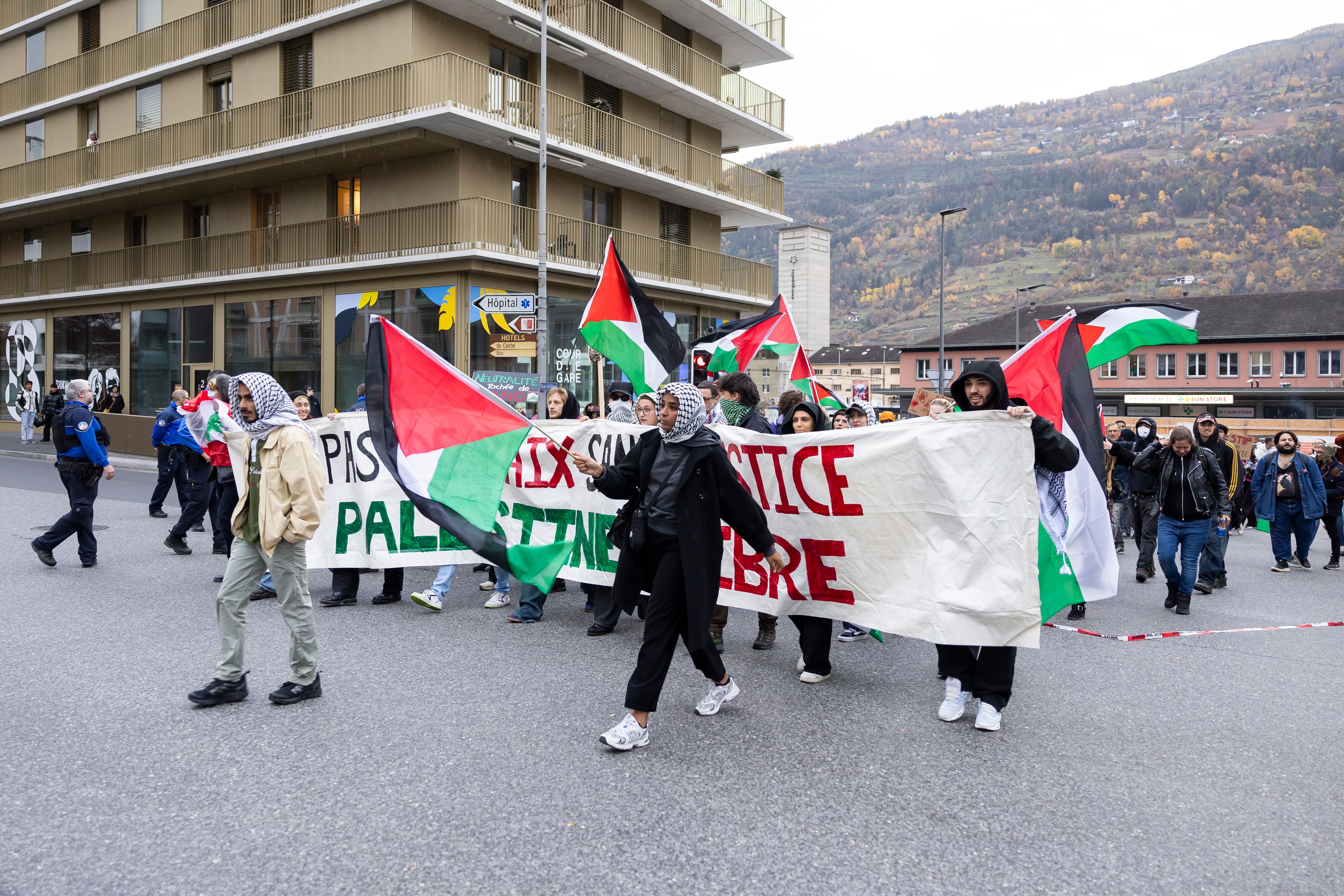 Die polizeilich untersagte Demonstration für Palästina im Schweizer Sitten (Sion) am 1. November kommt die Veranstalter jetzt teuer zu stehen.