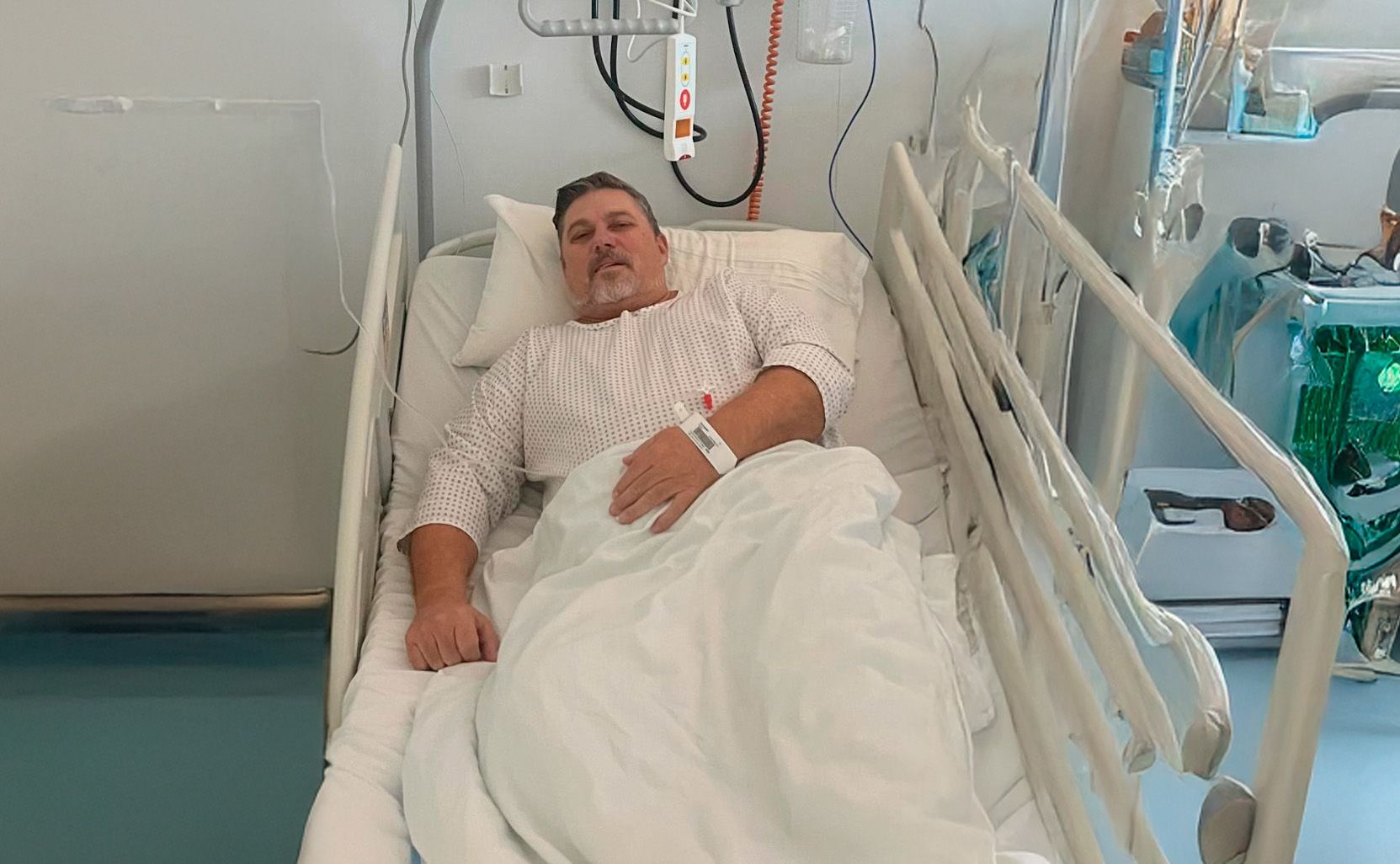 Robert H. liegt mit Verätzungen im Spital, muss mit bleibenden Schäden rechnen.