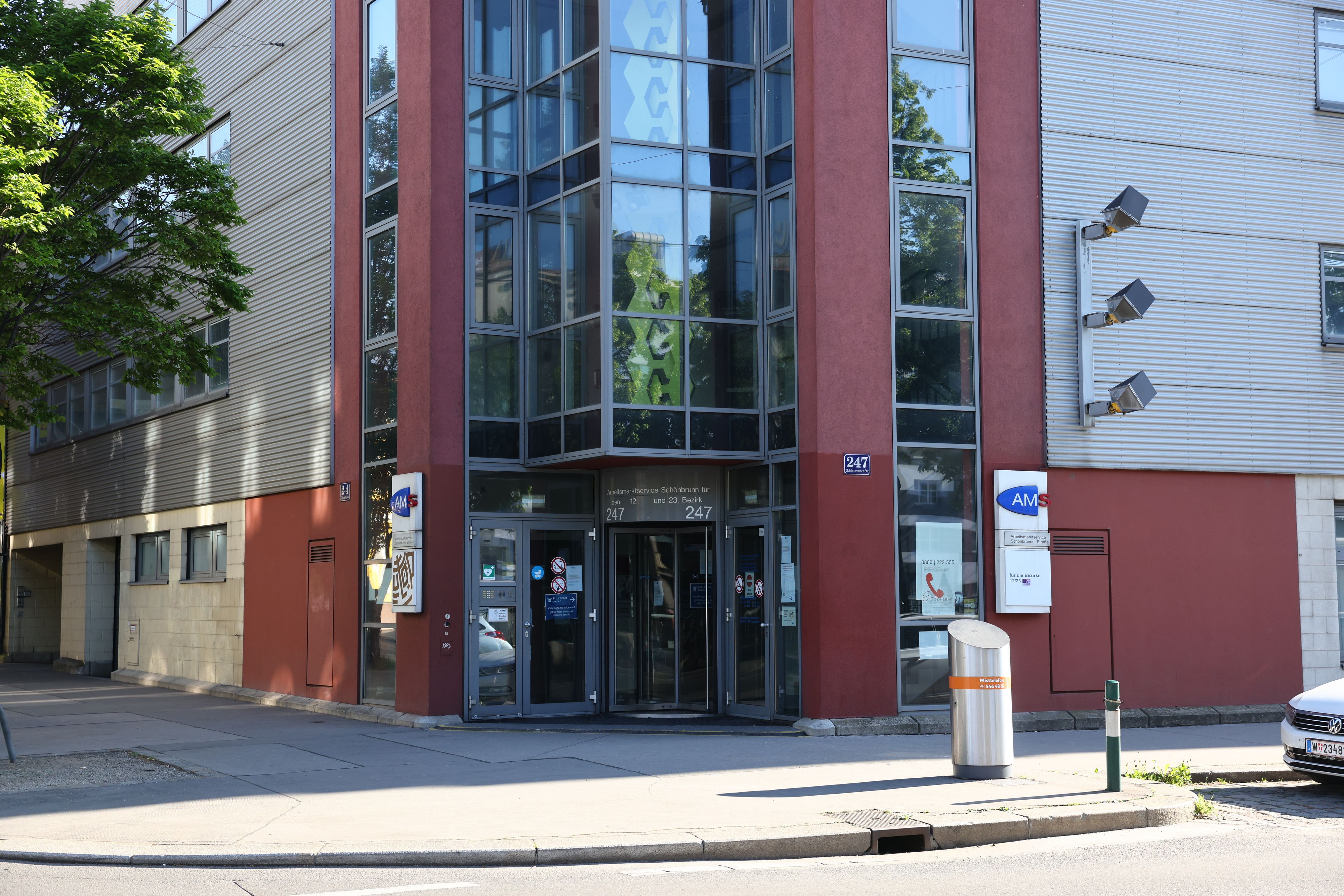 Das kurzzeitige Kündigen in Saison-Branchen soll nun unattraktiver gemacht werden.