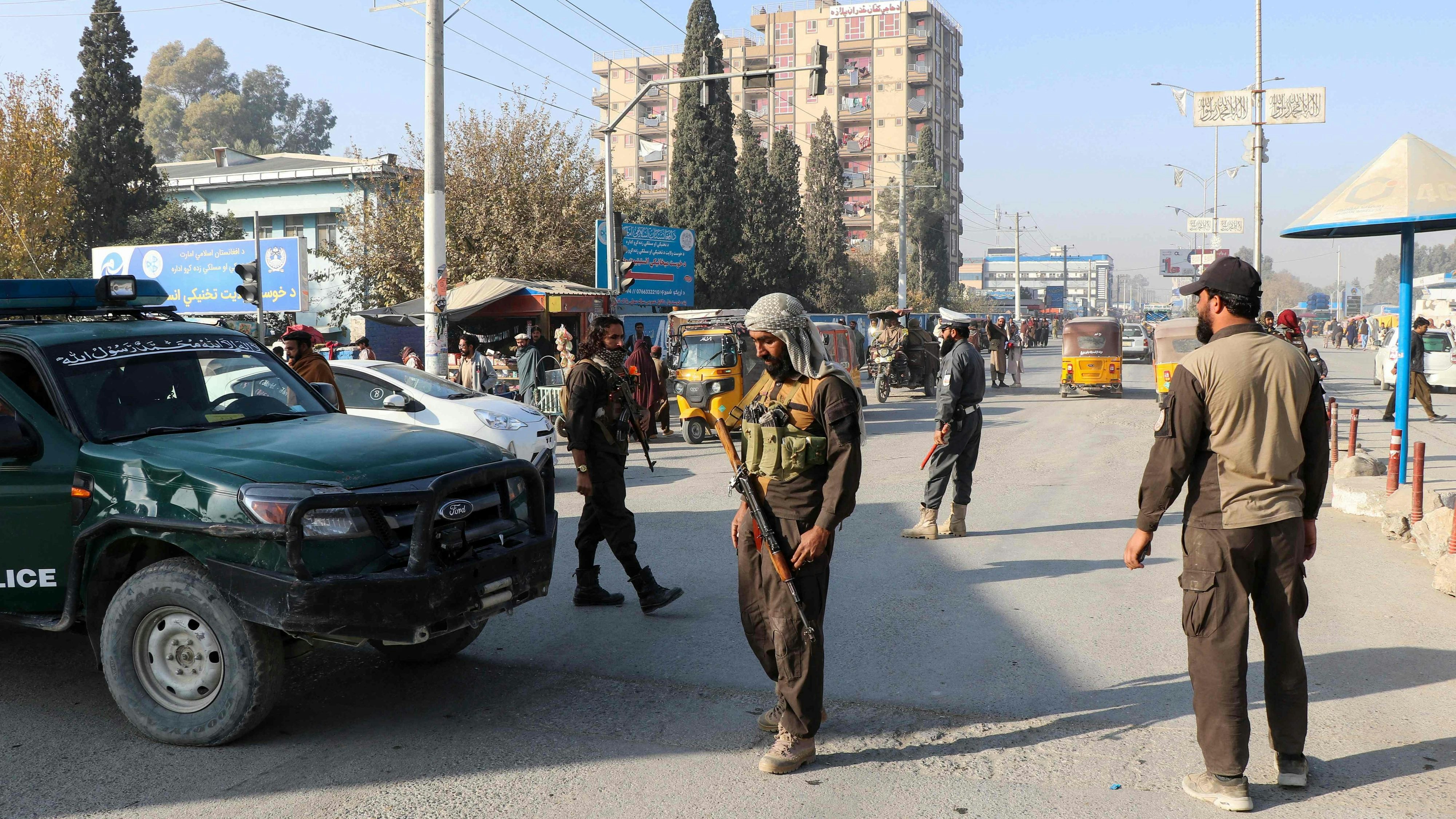 Heute.at - Taliban lassen Bub den Mörder seiner Familie erschießen
