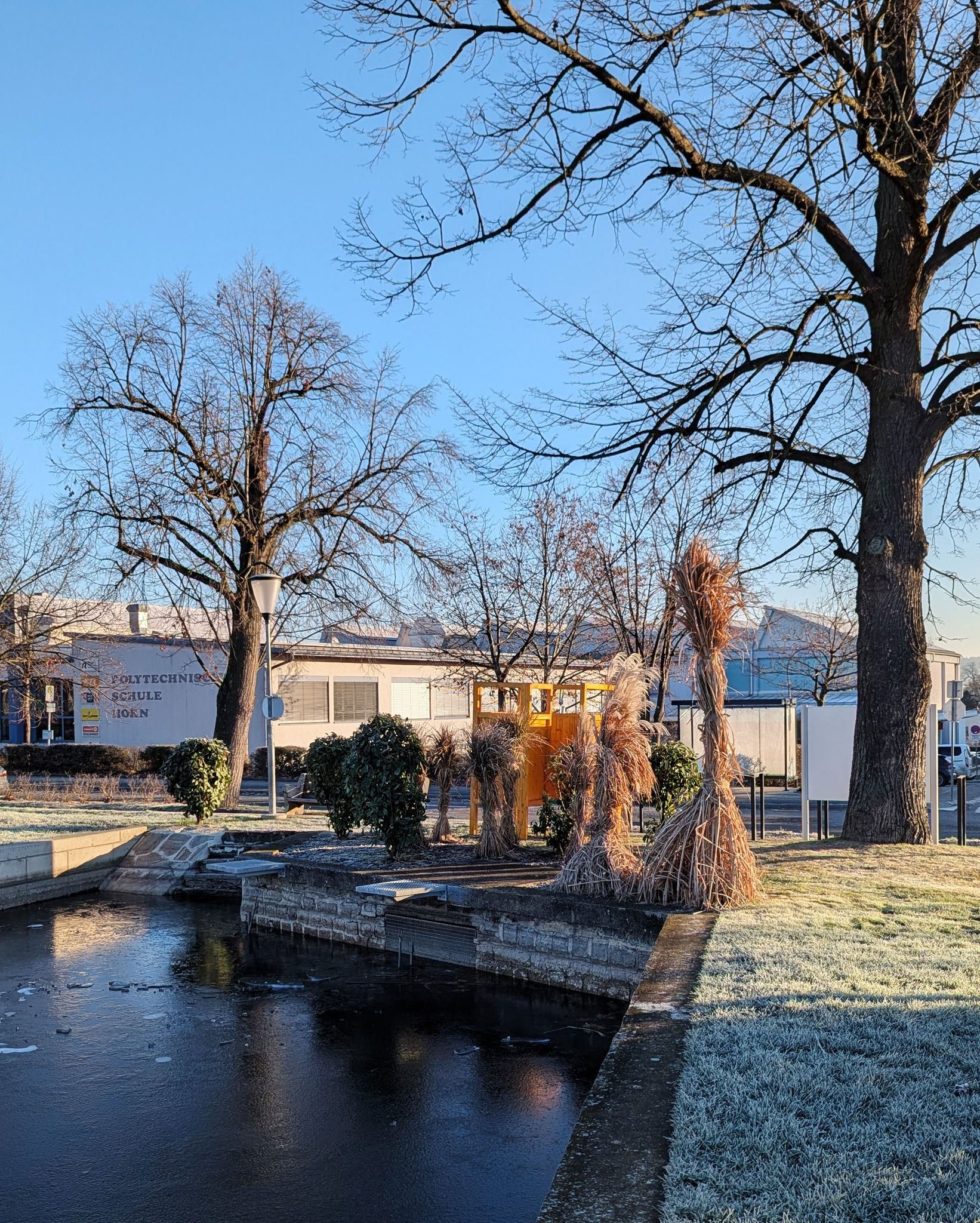 DIe Umkleide soll erfrischten Schwimmen nach dem Eisbaden nützlich sein.