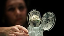 Fabergés "Winter-Ei" für 26 Millionen Euro versteigert