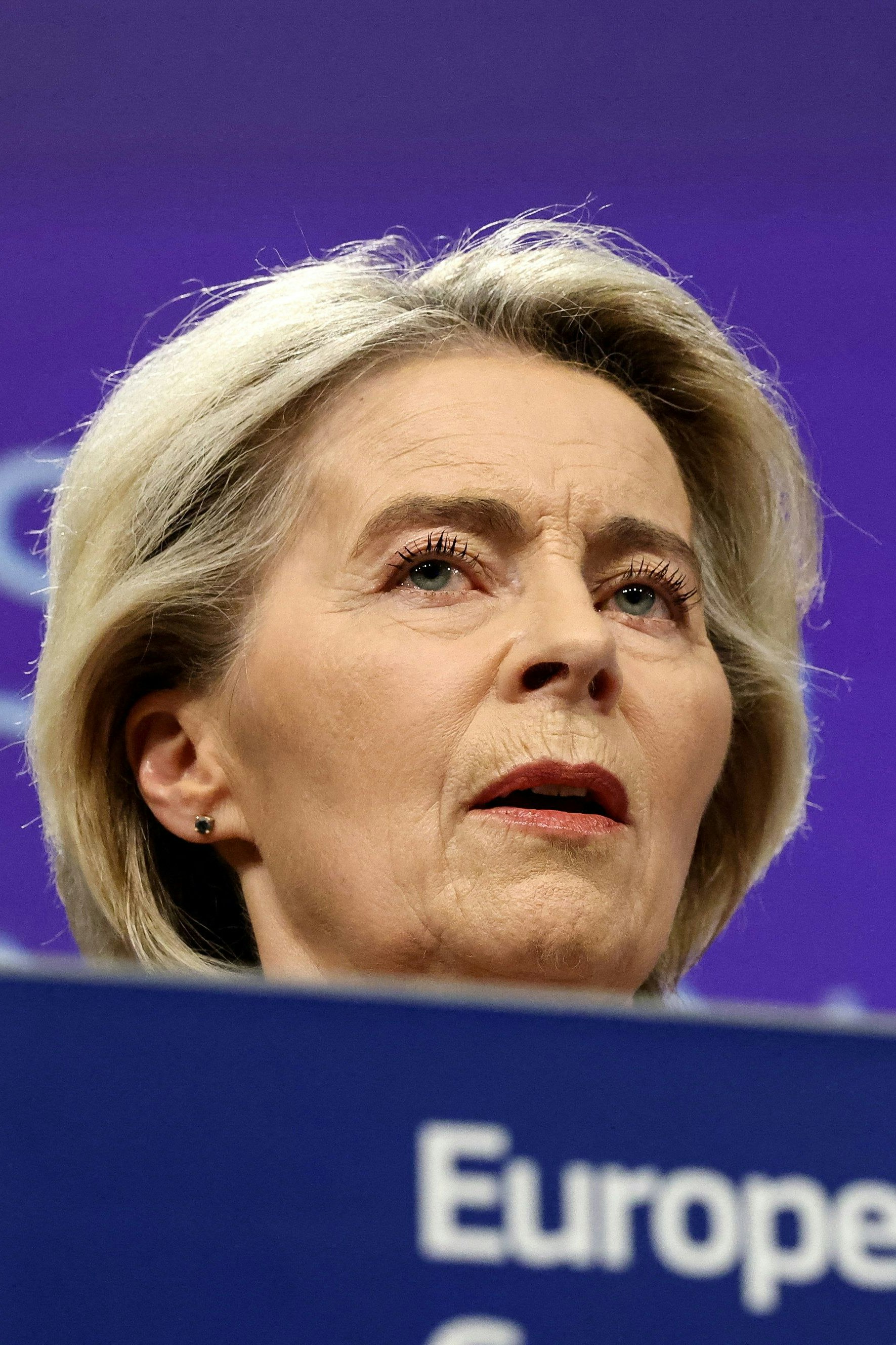 Die EU (im Bild Kommissionpräsidentin Ursula von der Leyen) begab sich in dieser Woche erneut auf die Suche nach Ukraine-Milliarden