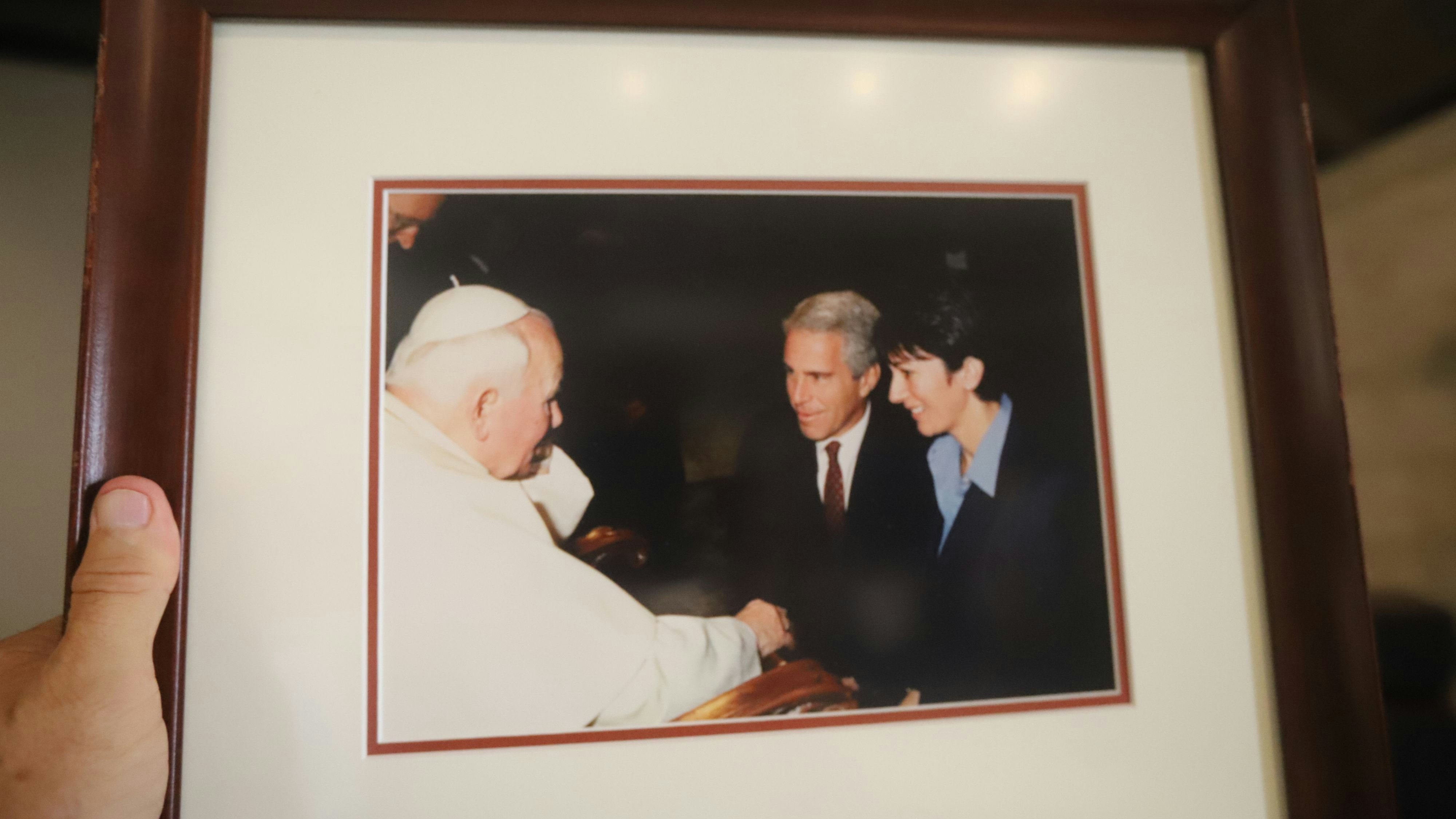 Epstein und seine Partnerin Ghislaine Maxwell beim Papst