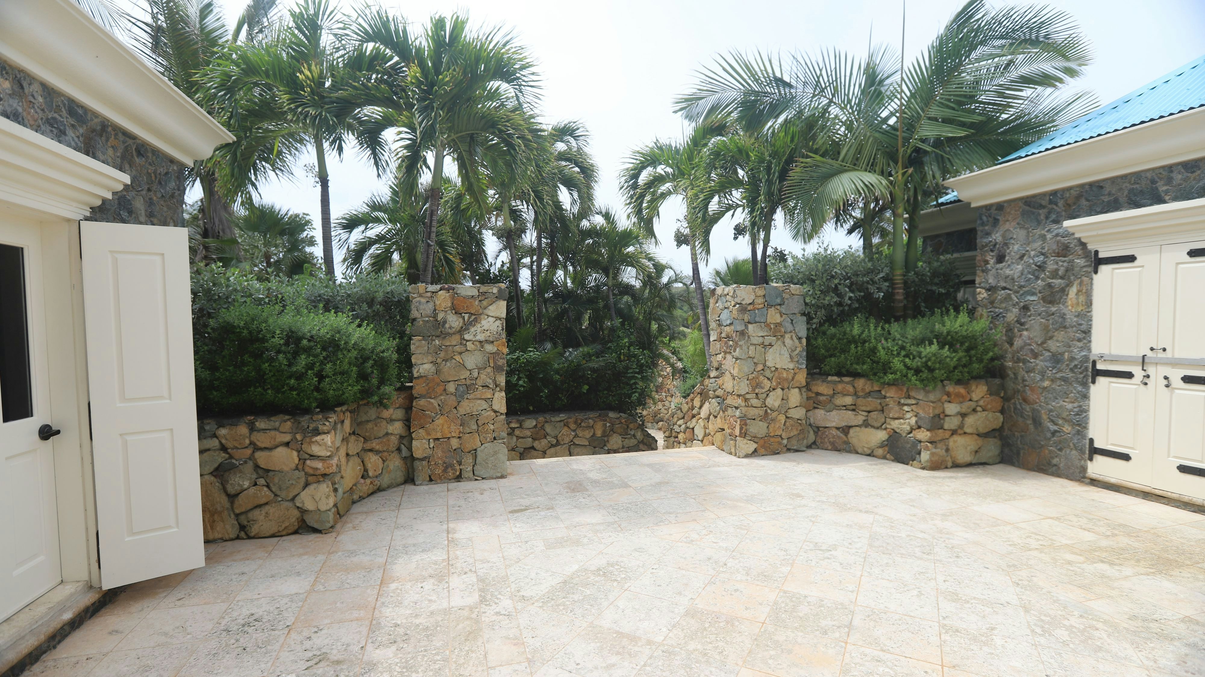 Bilder und Videos aus dem Jahr 2020 zeigen das Haus des verstorbenen Sexualstraftäters Jeffrey Epstein