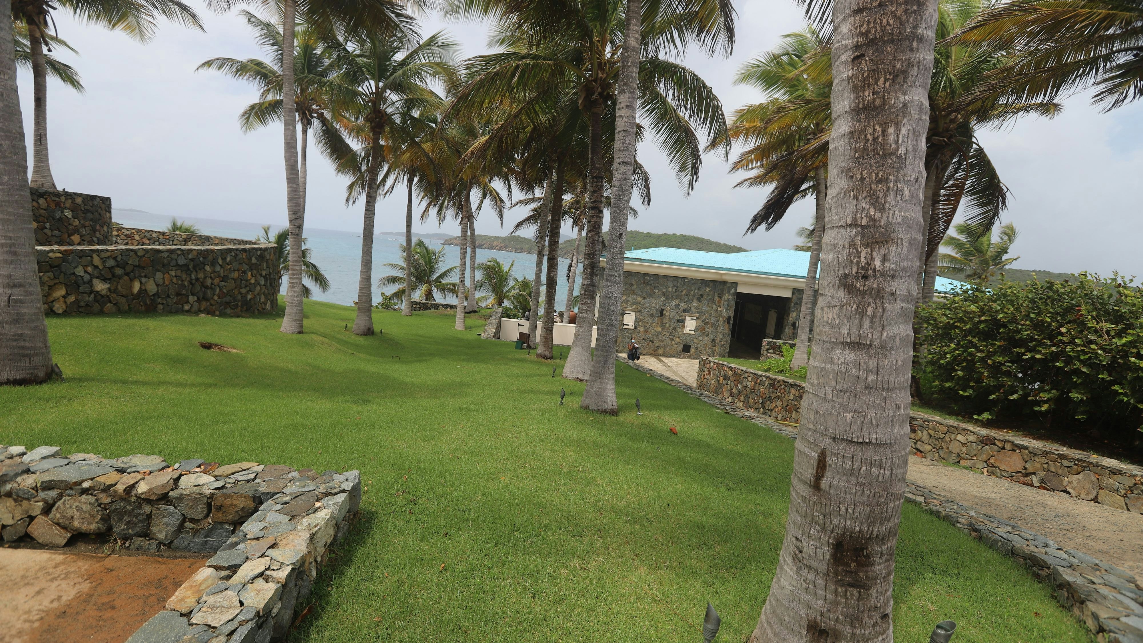 Bilder und Videos aus dem Jahr 2020 zeigen das Haus des verstorbenen Sexualstraftäters Jeffrey Epstein