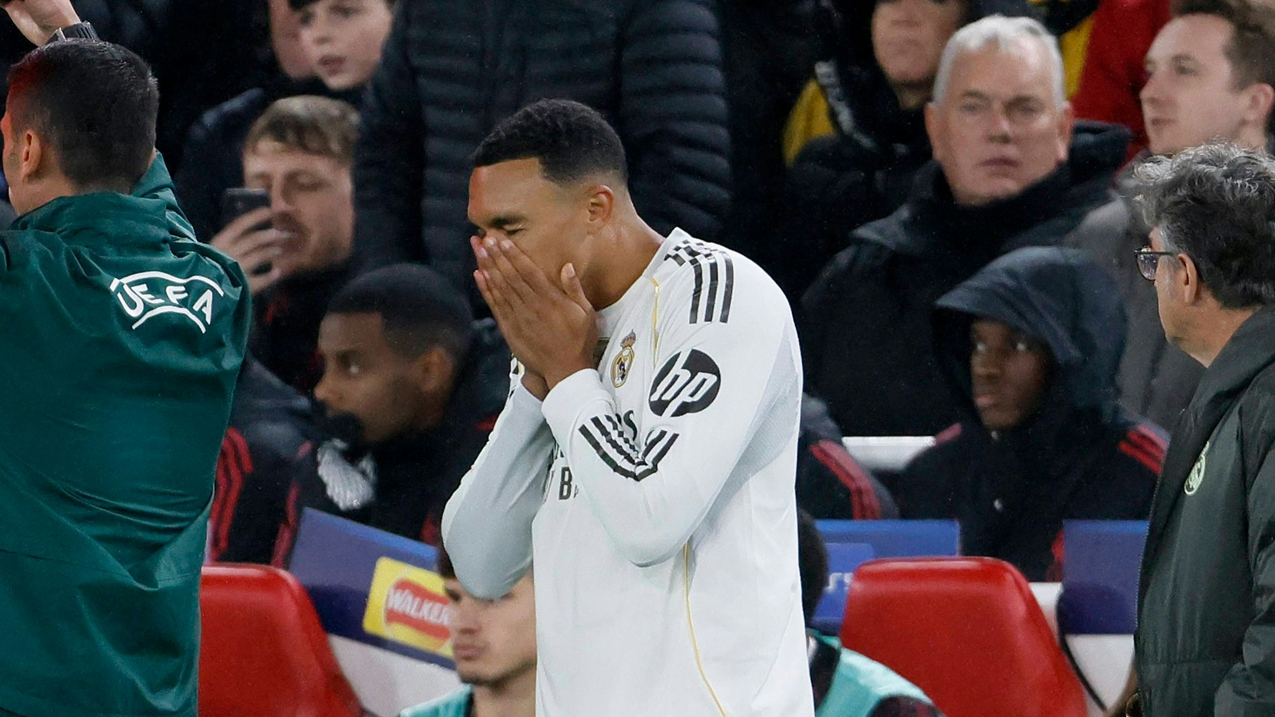 Heute.at - Alaba-Kollege fällt mit schwerer Verletzung Monate aus