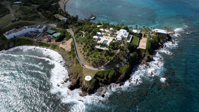 Ein Schlafzimmer, eine Tafel, auf der