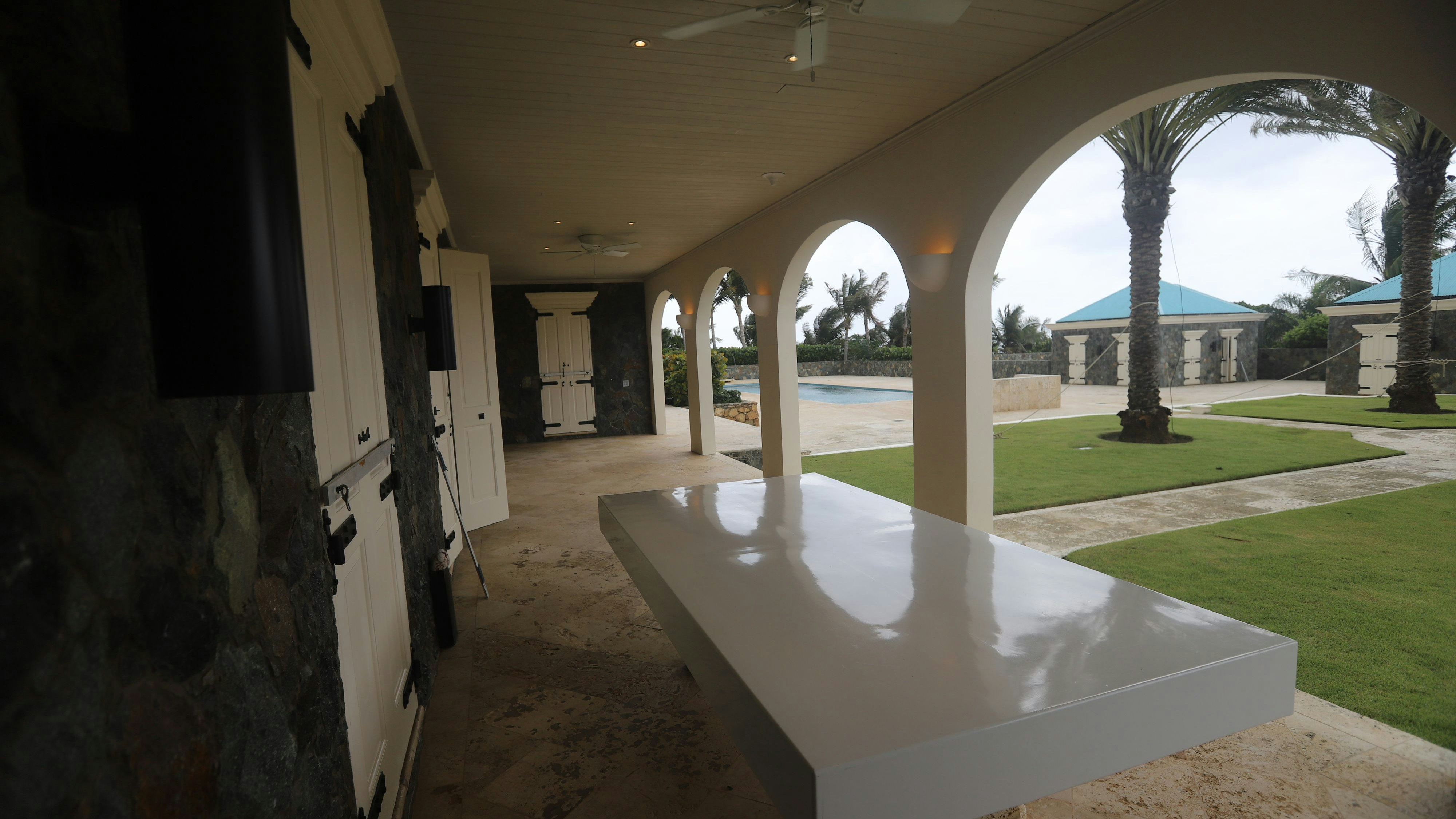 Bilder und Videos aus dem Jahr 2020 zeigen das Haus des verstorbenen Sexualstraftäters Jeffrey Epstein