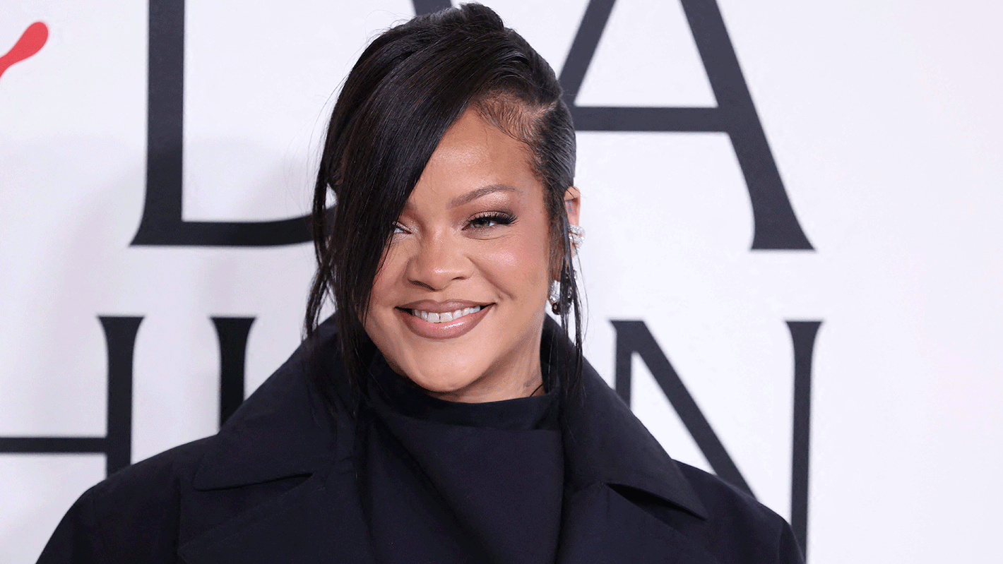 Sängerin und Beauty-Unternehmerin Rihanna...