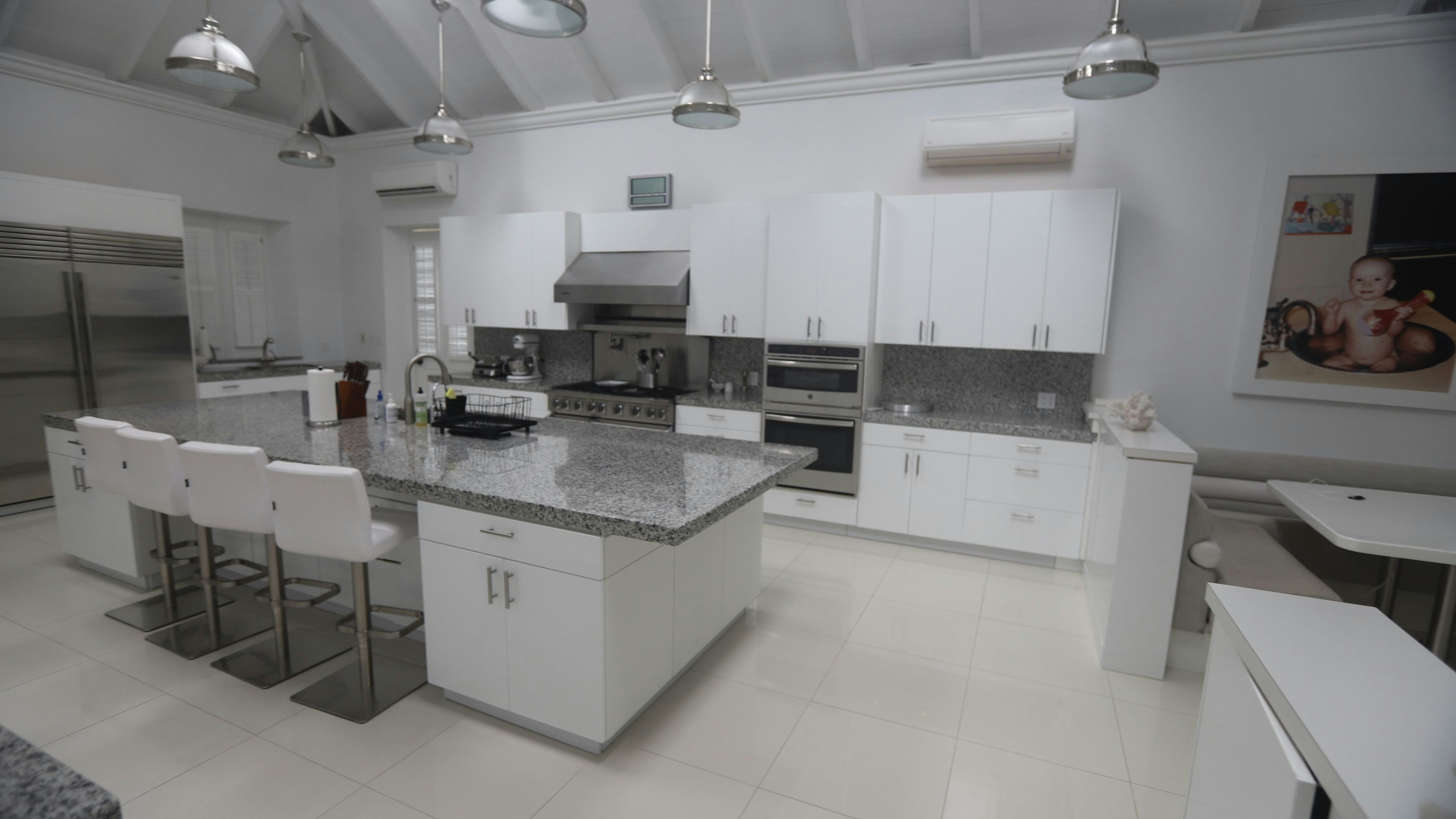 Bilder und Videos aus dem Jahr 2020 zeigen das Haus des verstorbenen Sexualstraftäters Jeffrey Epstein