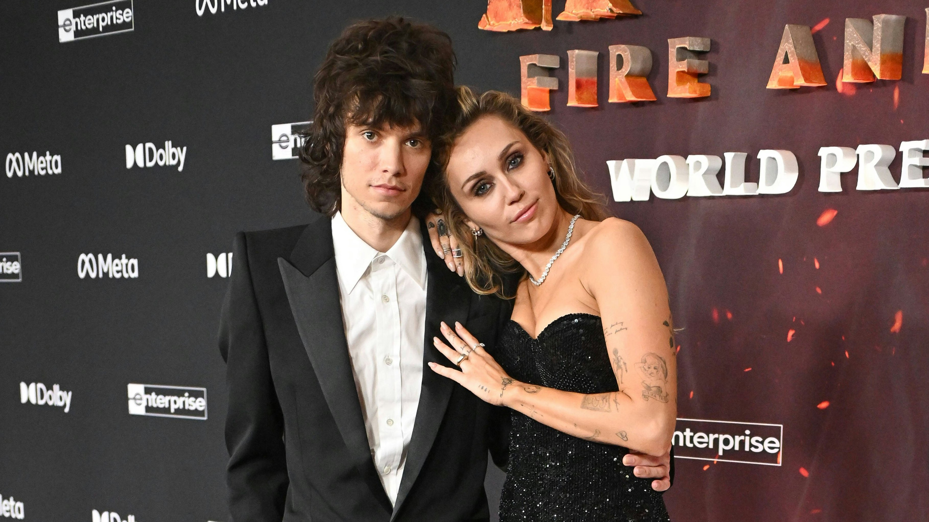 Heute.at - Heimliche Verlobung! Miley Cyrus zeigt ihren Ring