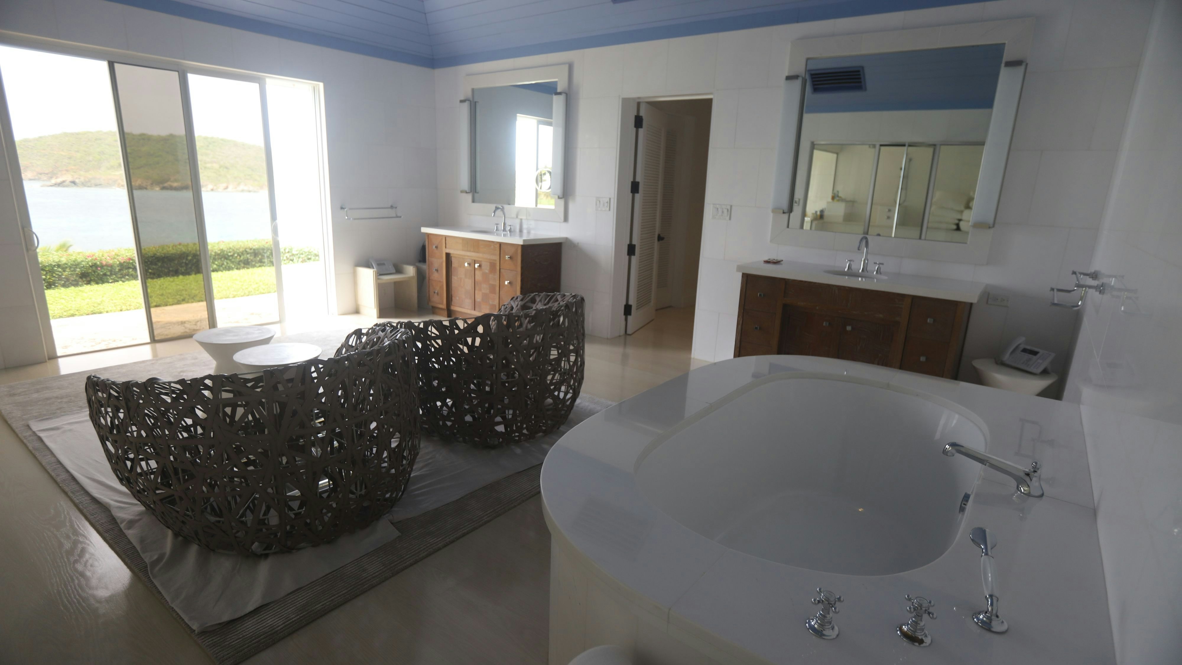 Bilder und Videos aus dem Jahr 2020 zeigen das Haus des verstorbenen Sexualstraftäters Jeffrey Epstein