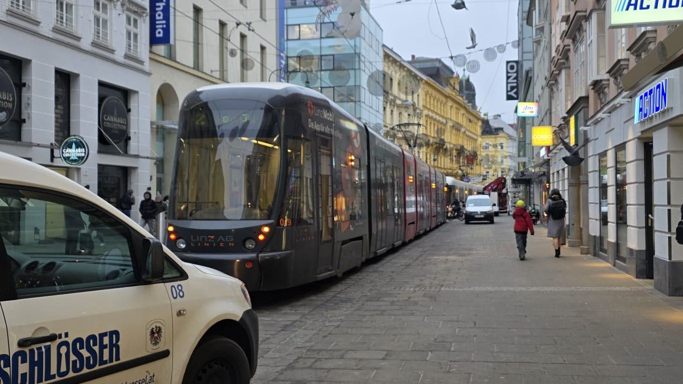 Heute.at - Schwerer Crash in der City: Straßenbahnen standen still