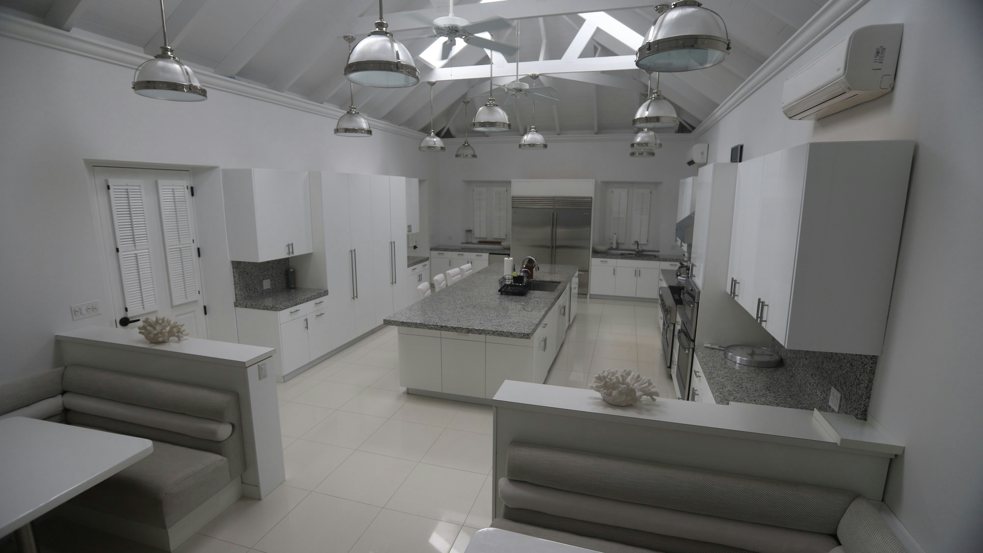 Bilder und Videos aus dem Jahr 2020 zeigen das Haus des verstorbenen Sexualstraftäters Jeffrey Epstein