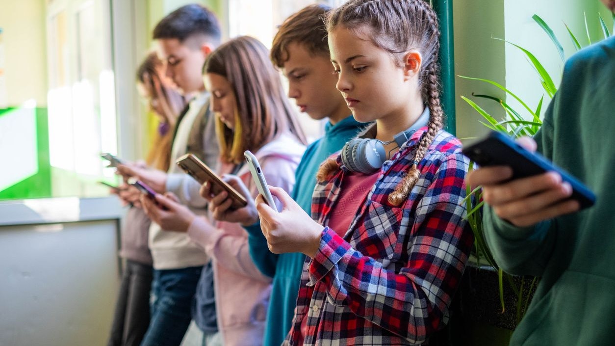 Heute.at - Dieses Land verbietet Kindern jetzt Facebook und Co.