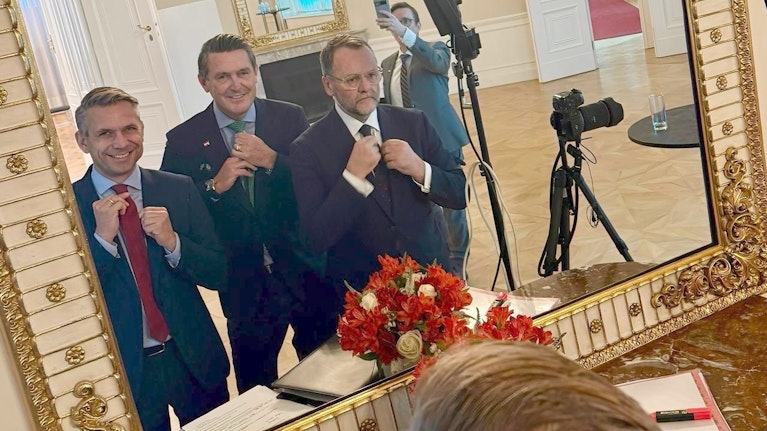 Die Koalition ritt diese Woche aus, um der Bürokratie Zügel anzulegen. Warum sie sich auf den letzten Metern bei einem Hindernis vergaloppierte. Wie der Wieher-Gag mit der Kräuterlimo entstand. Und welche neue Rollenverteilung es auf der Koppel gibt.