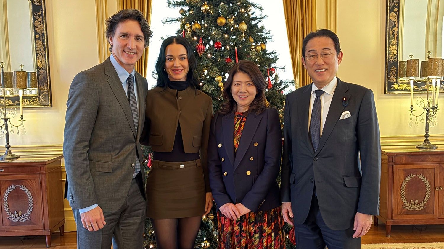 Heute.at - Im Mini-Rock! Katy Perry an Trudeaus Seite in Japan