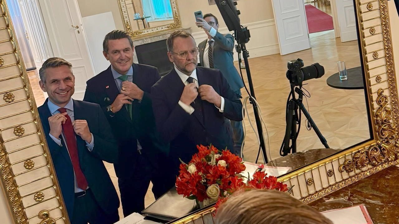 Die Koalition ritt aus, um der Bürokratie Zügel anzulegen