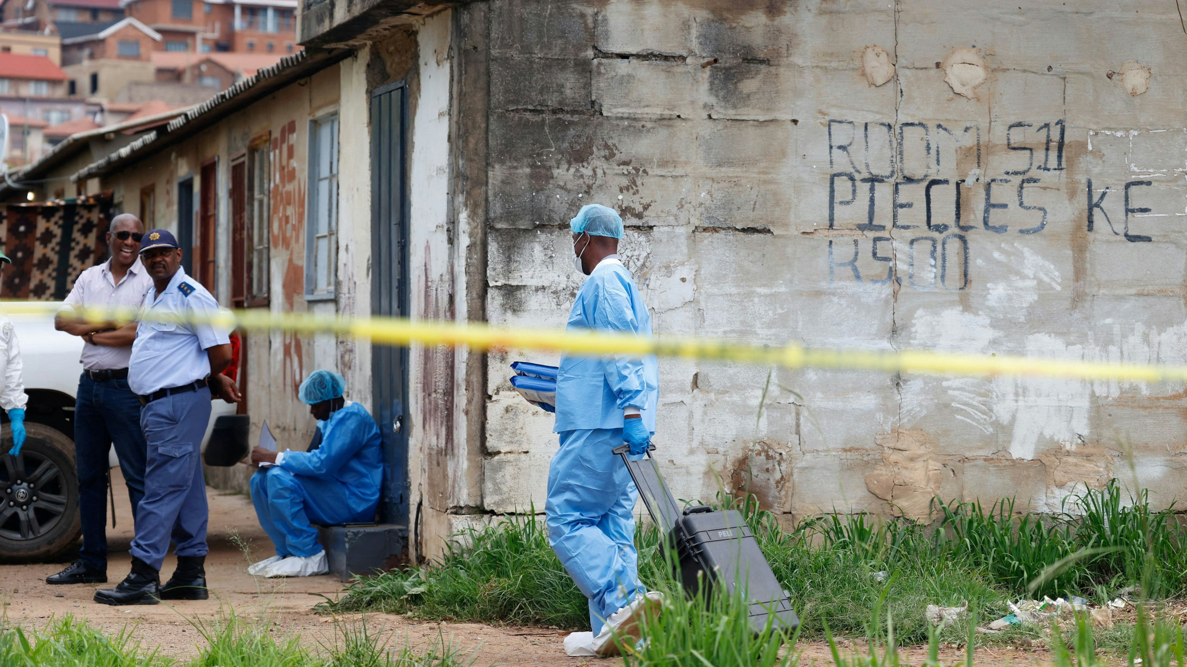 Heute.at - Zwölf Tote bei Angriff auf illegale Bar in Südafrika