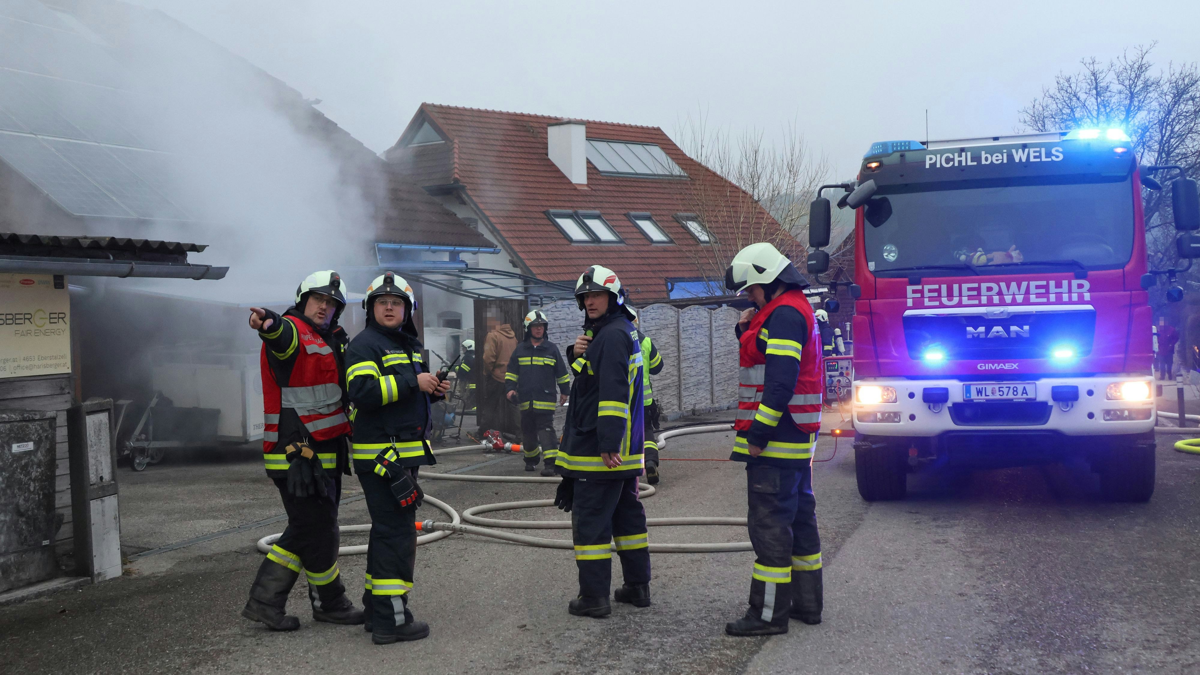 Heute.at - Wohnhaus-Brand nimmt für Hund tragisches Ende