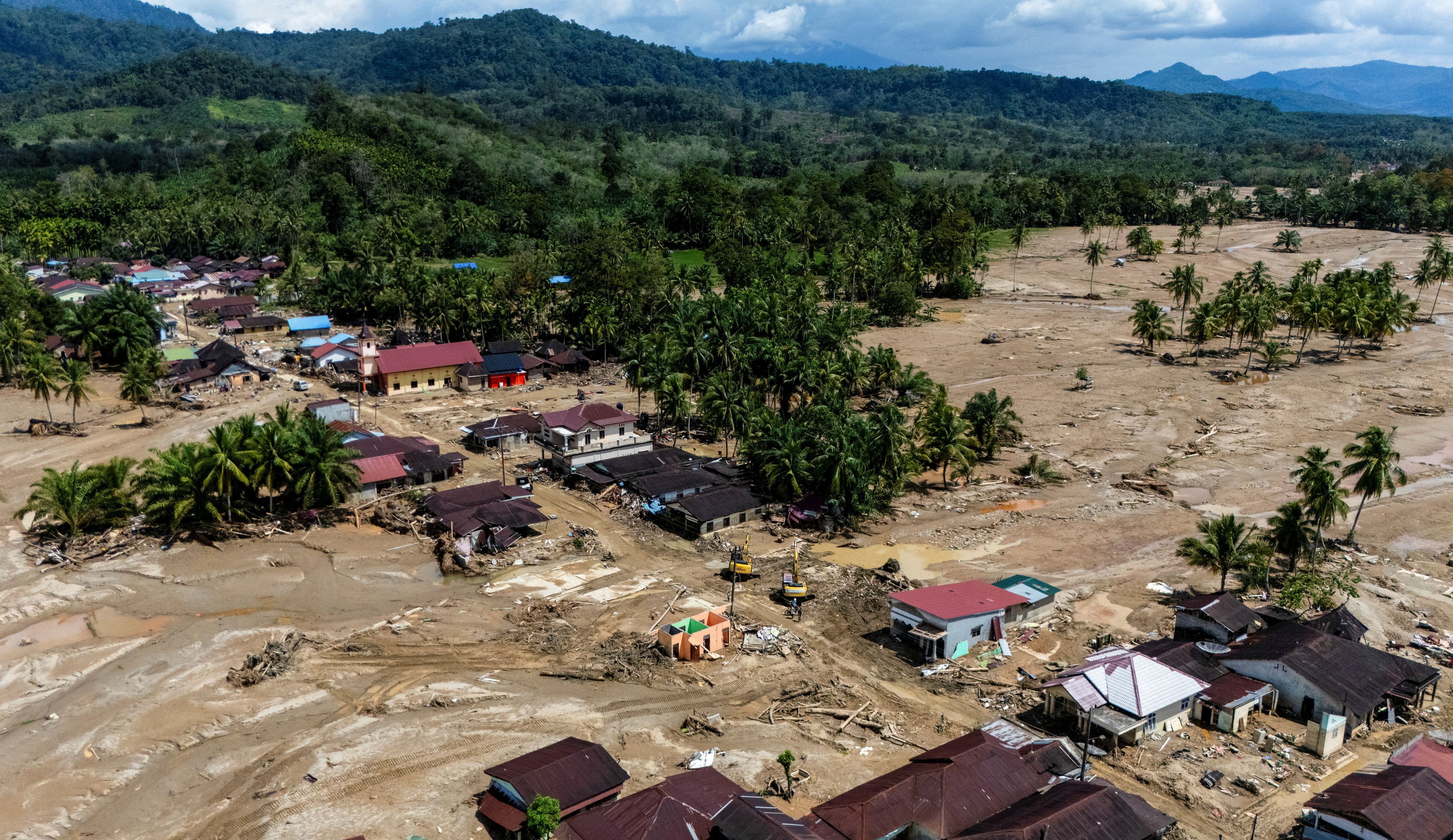 Indonesien und mehrere andere Länder in Süd- und Südostasien wie Sri Lanka und Thailand wurden Ende November von Tropenstürmen und heftigem Monsunregen getroffen.