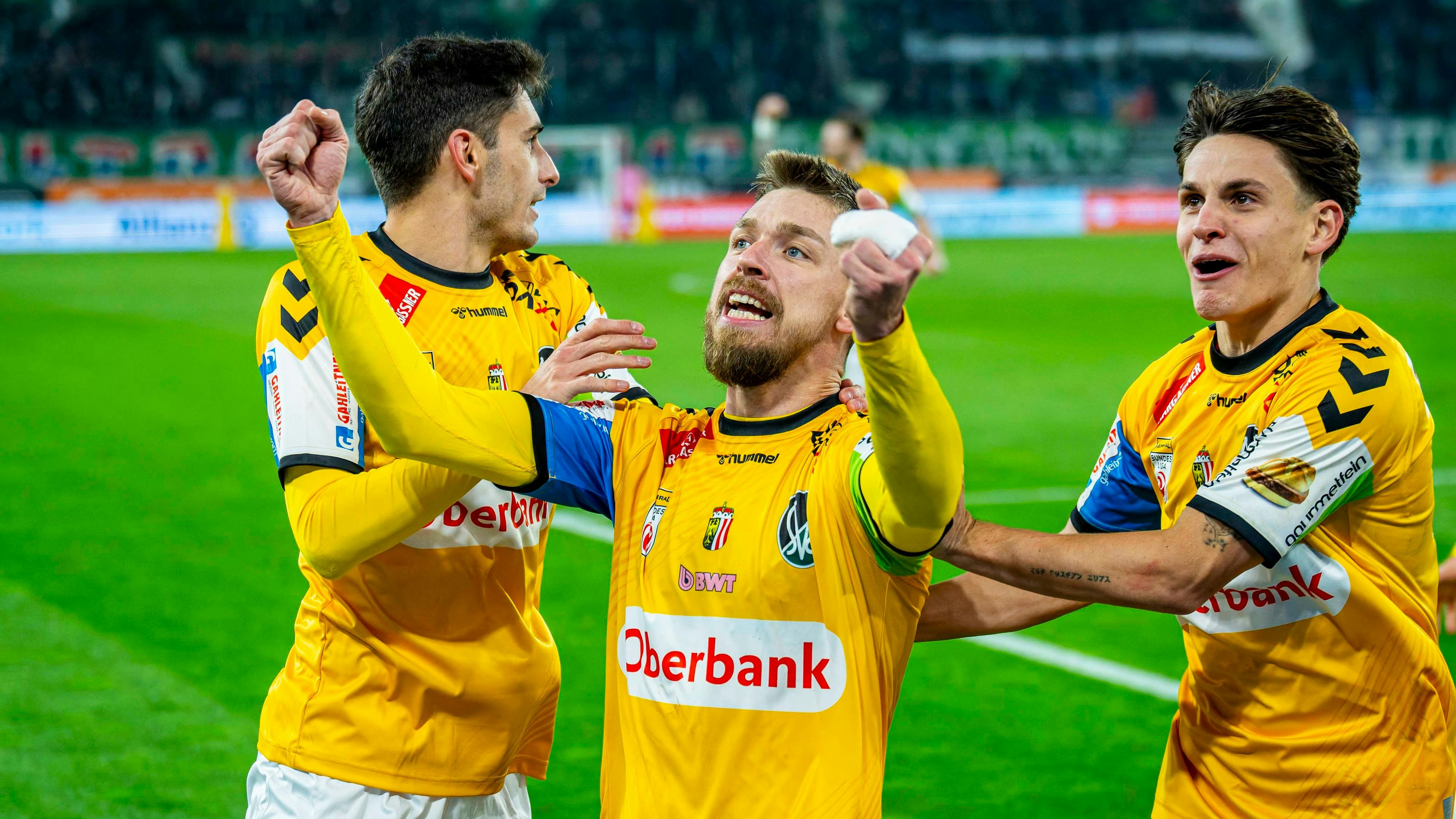 VIENNA,AUSTRIA,06.DEC.25 - SOCCER - ADMIRAL Bundesliga, SK Rapid Wien vs SV Ried. Image shows the rejoicing of Ante Bajic, Philipp Pomer and Jonas Mayer (Ried). Photo: GEPA pictures/ Kevin Hackner