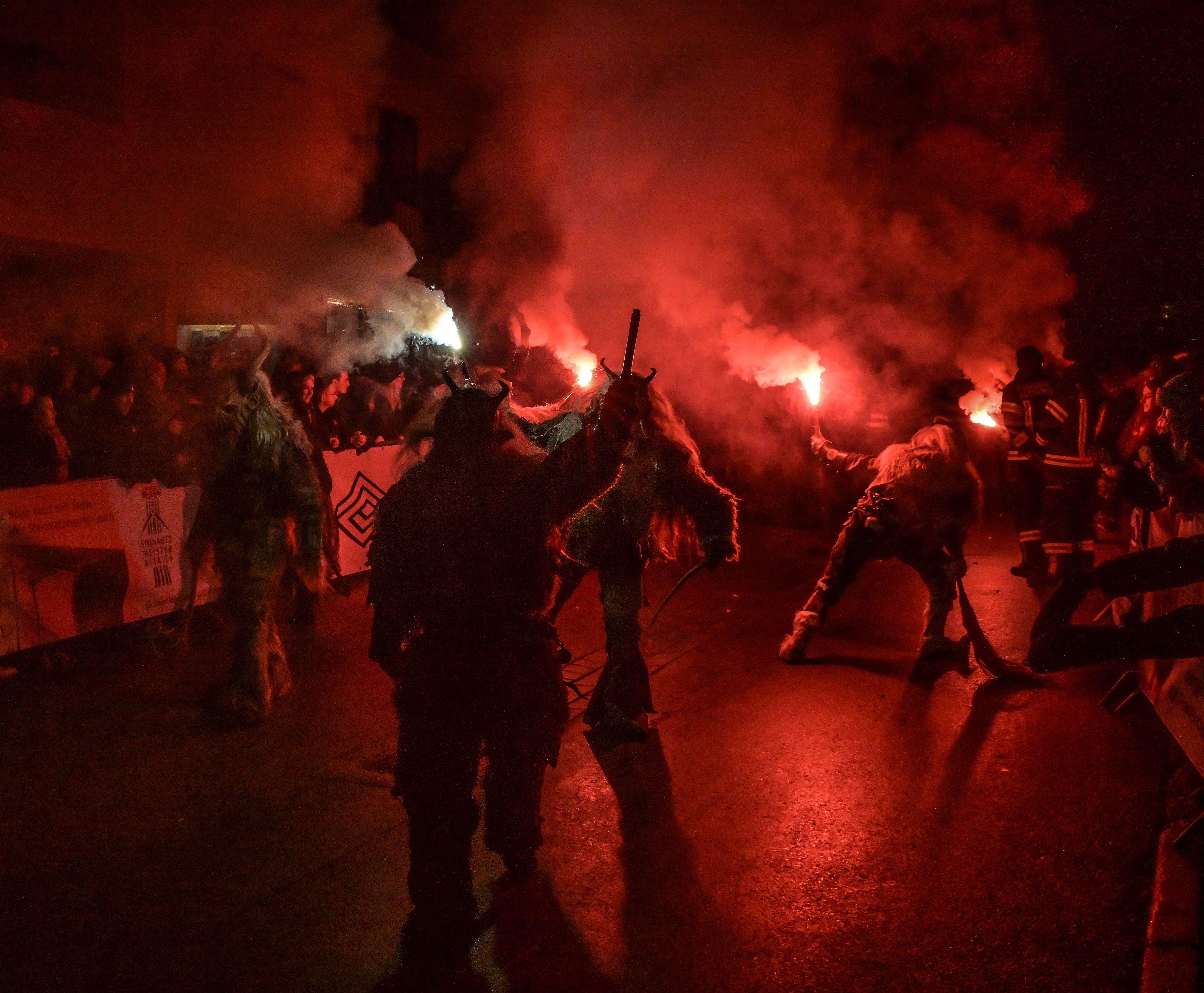 Heute.at - Kind bei Krampuslauf schwer von Böller getroffen