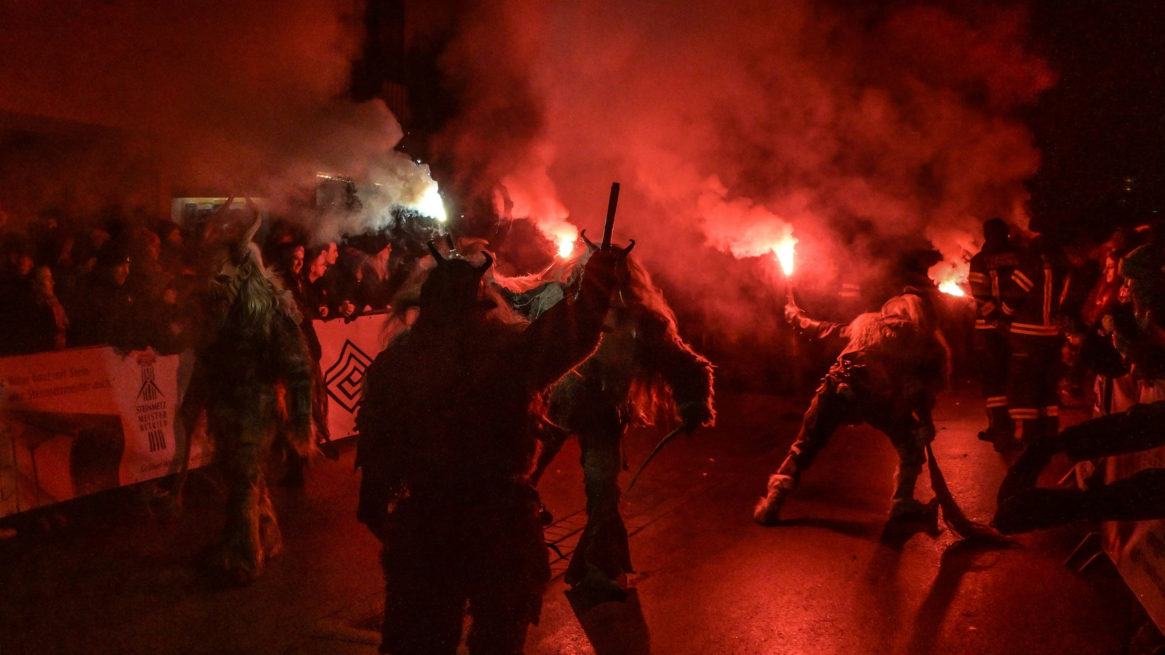 Heute.at - Kind bei Krampuslauf schwer von Böller getroffen