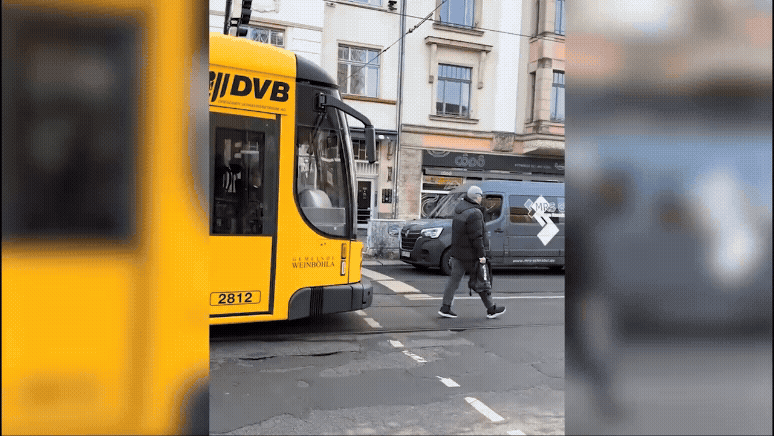 Heute.at - VIDEO: Bimfahrer rammt absichtlich Fußgänger – gefeuert