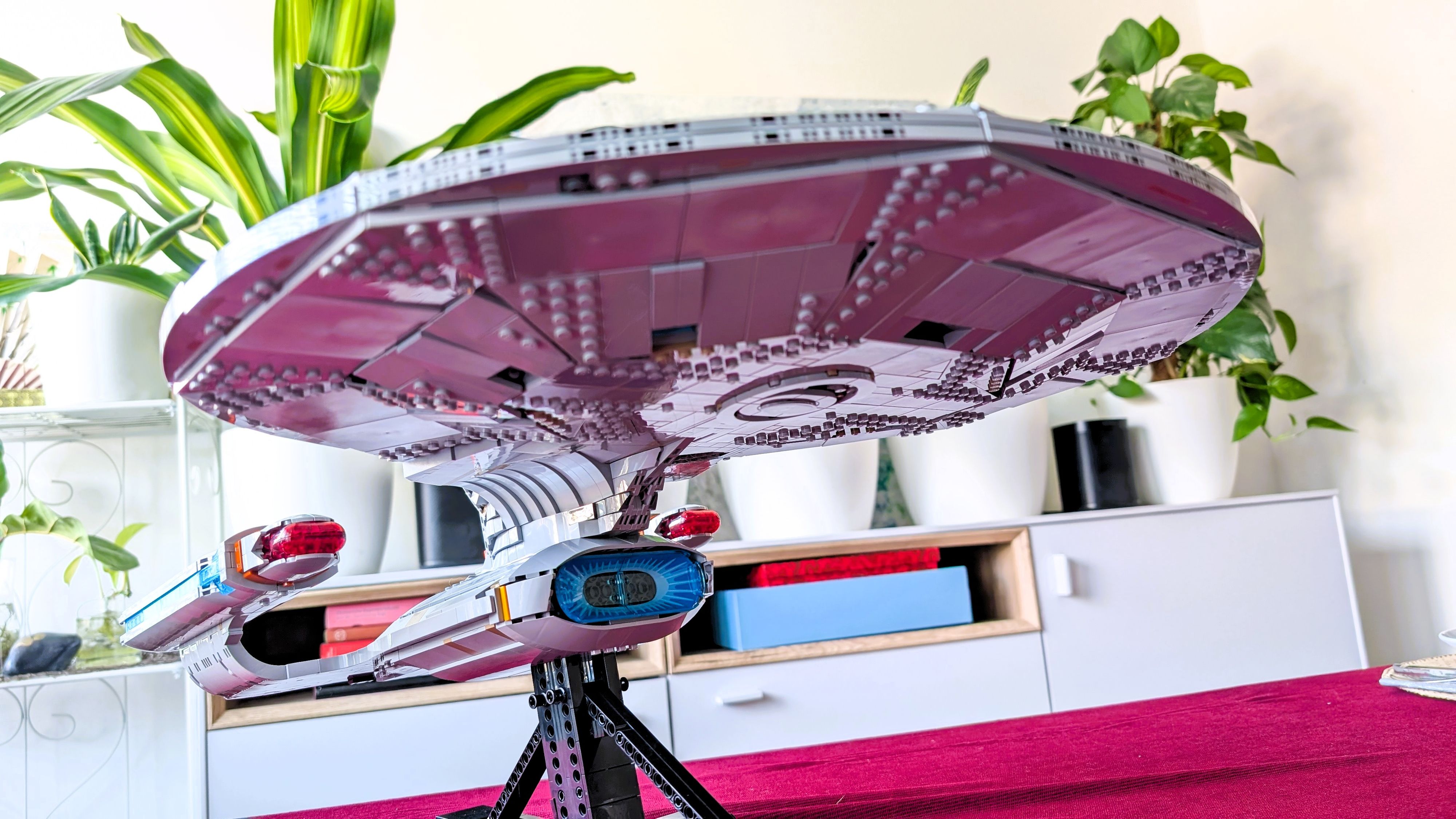 Geschwungene Linien, Warpgondeln, Untertassensektion und Sekundärrumpf erzeugen die ikonische Silhouette.