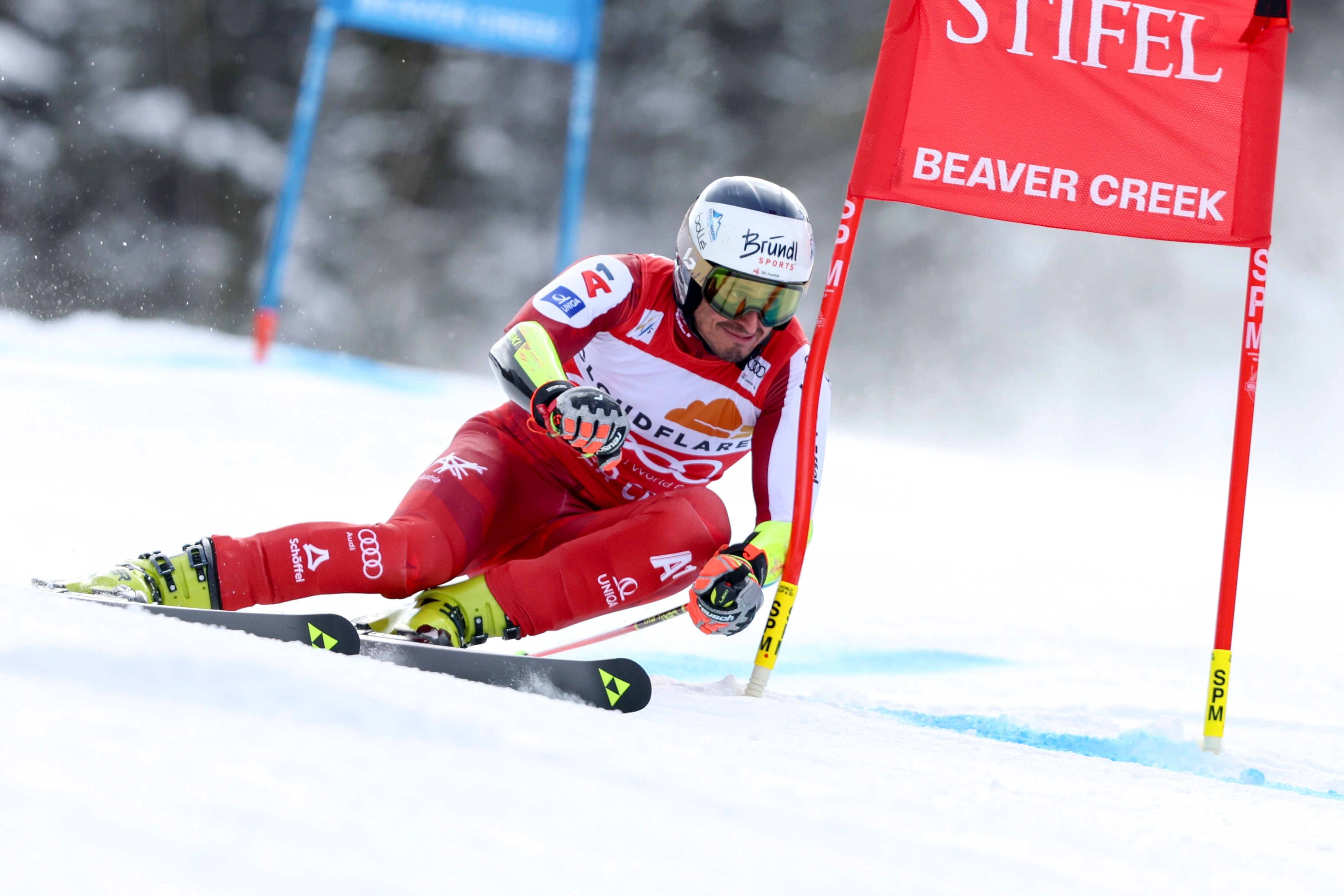 Stefan Brennsteiner kämpfte sich mit einem Stock die Piste hinunter.