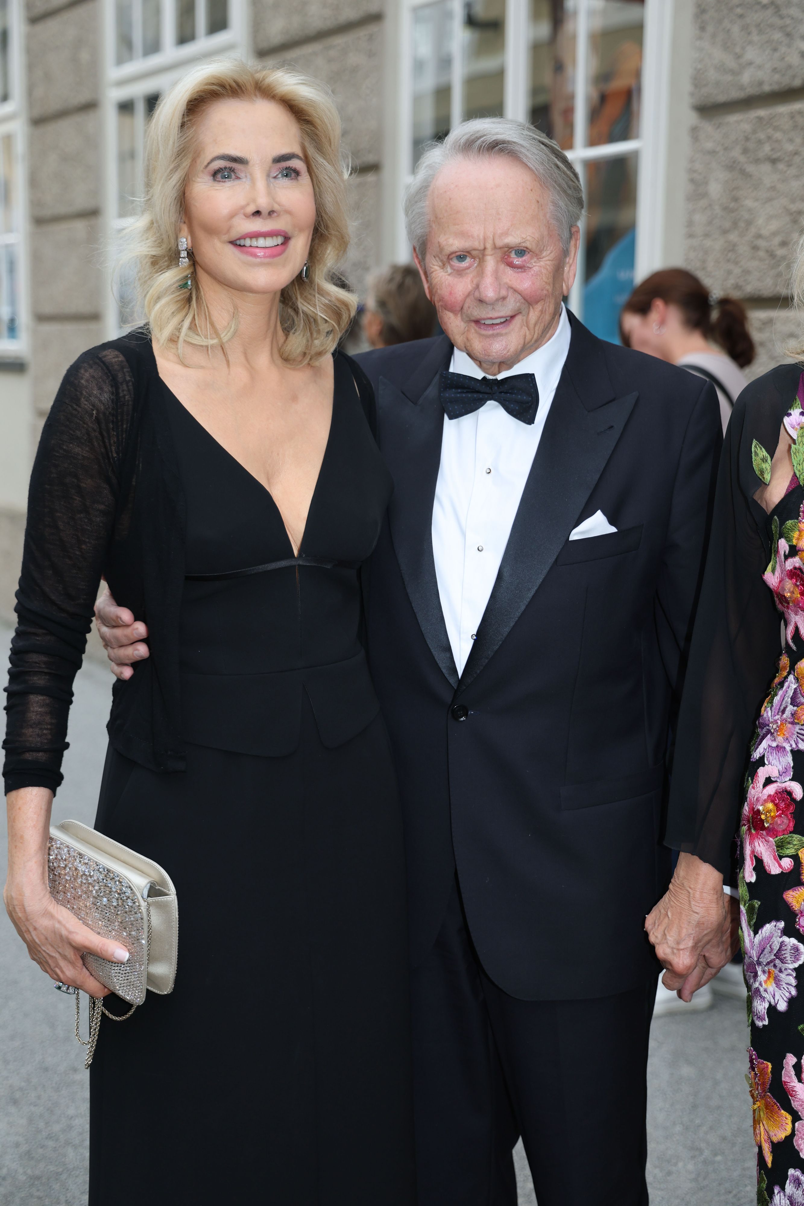 Wolfgang Porsche mit Prinzessin Gabriele zu Leiningen (ehemals Begum) bei den Salzburger Festspielen 2025.