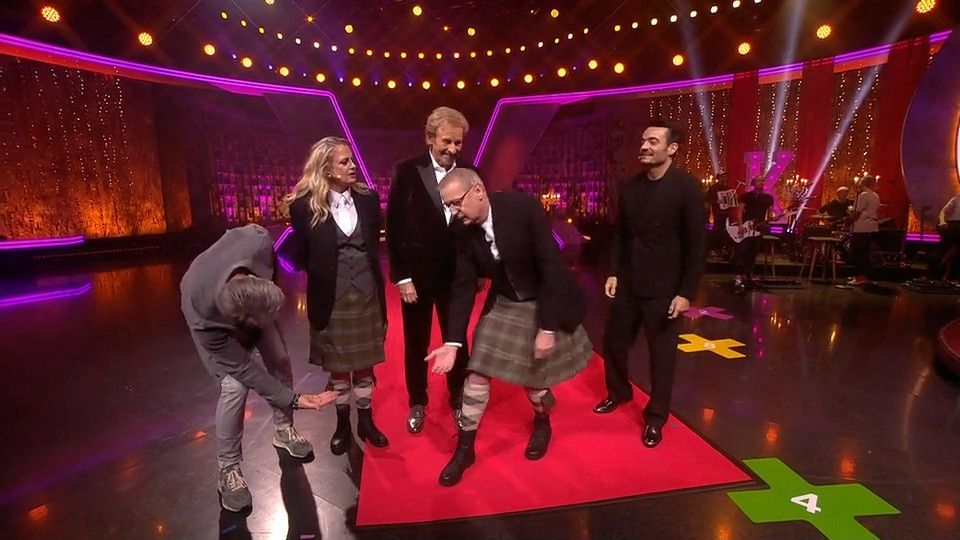 Heute.at - Was tragen Sie darunter? – Jauch hat Rock im TV an